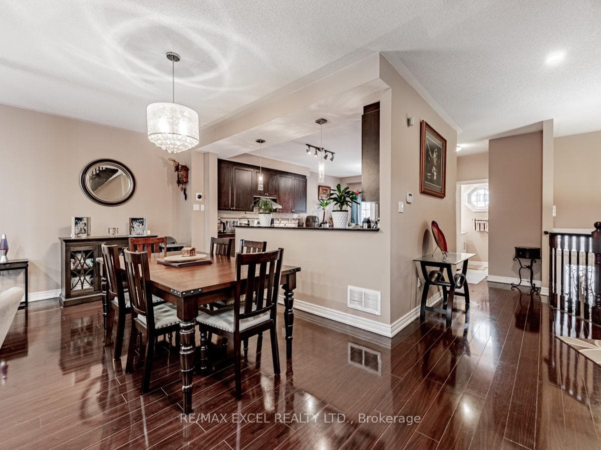 8 Mastwood Crescent photo 11
