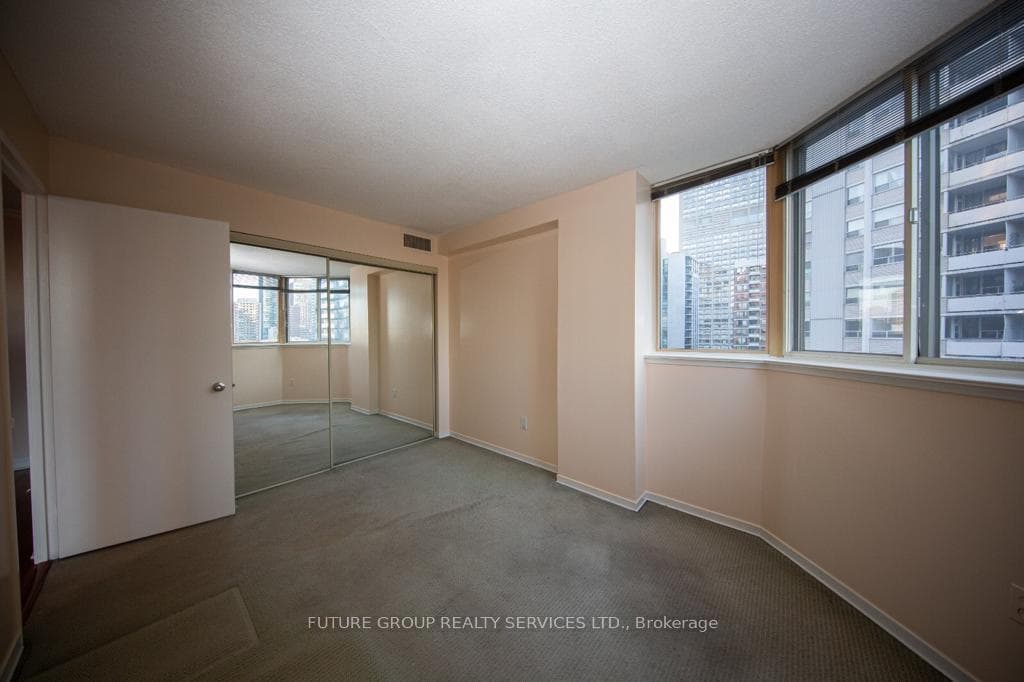 1055 Bay Street Unit 1502 photo 20