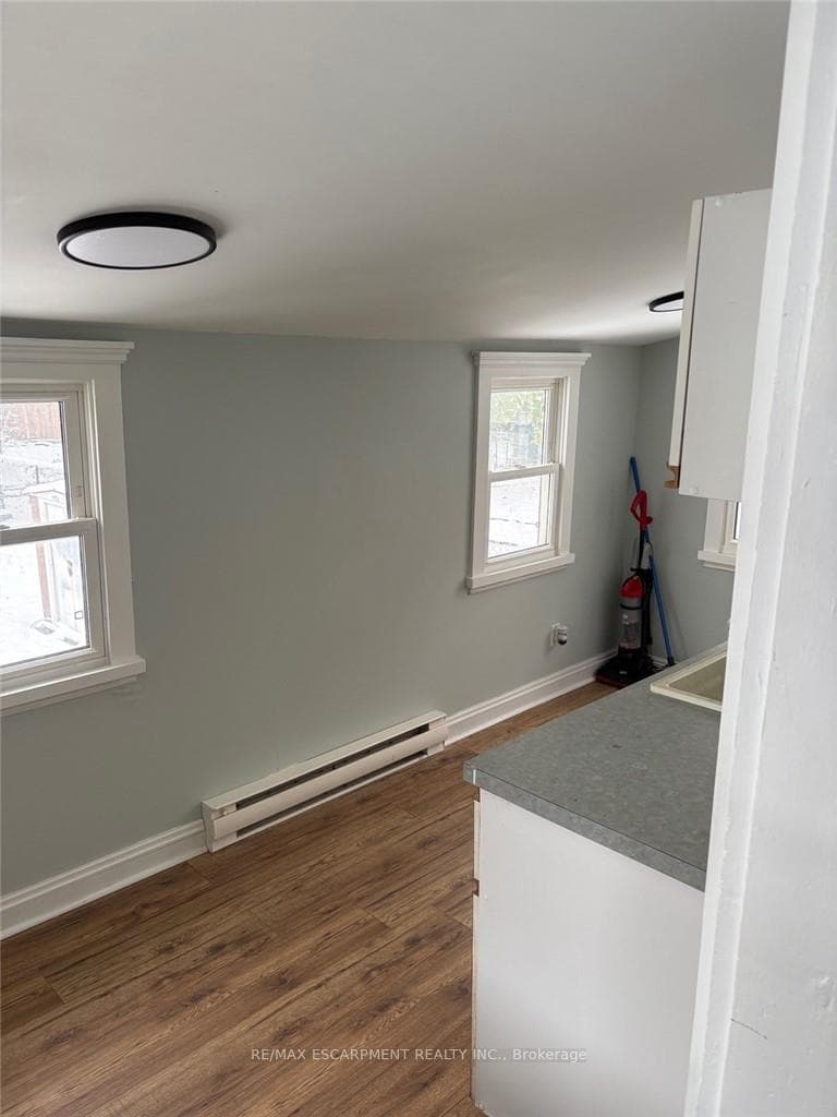 30 Eastchester Avenue photo 17