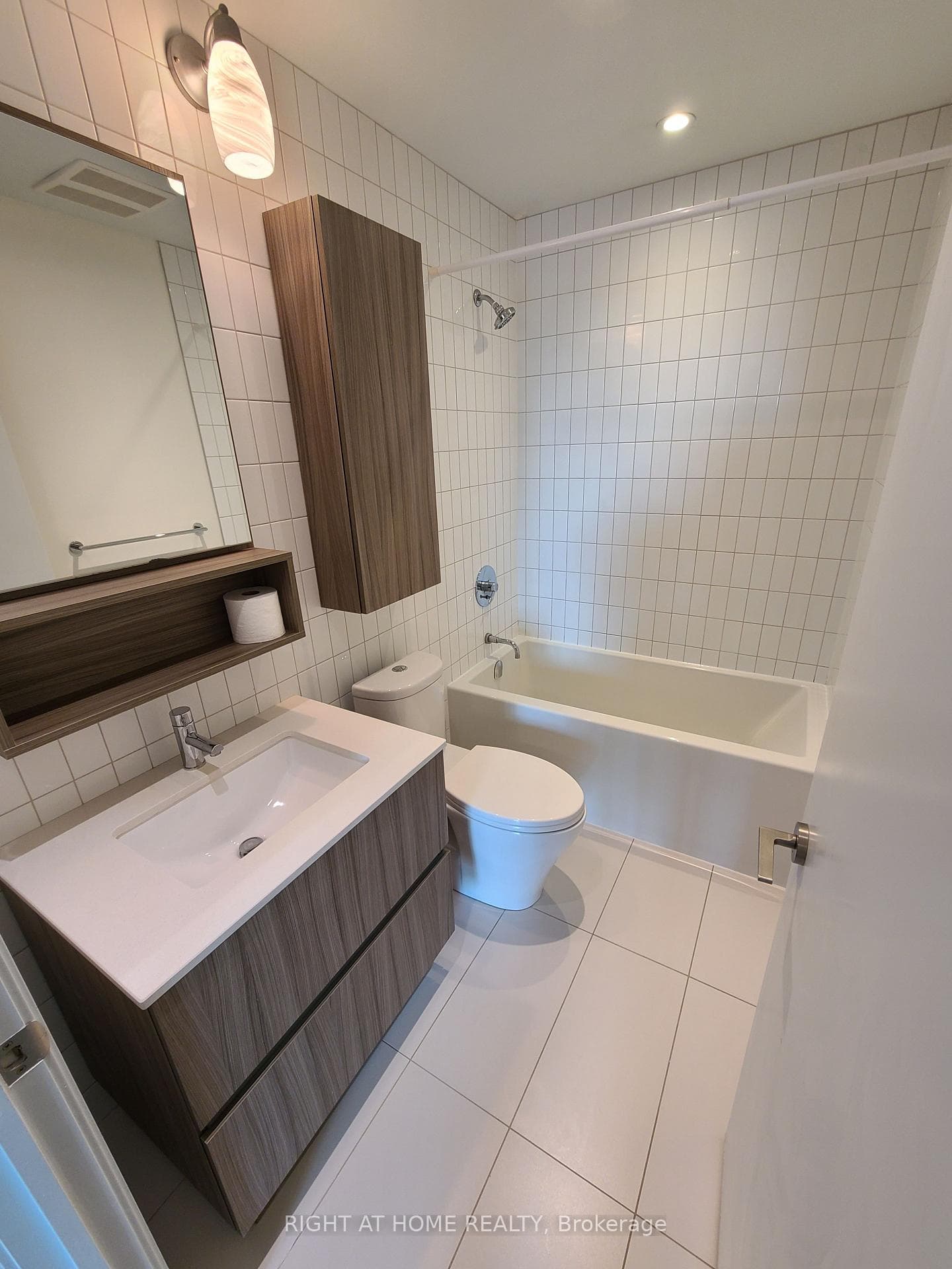 377 Madison Avenue Unit 425 photo 14