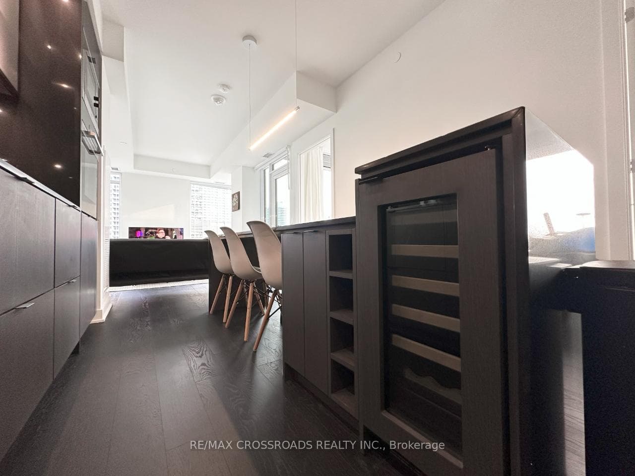 11 Yorkville Avenue Unit 2012 photo 9