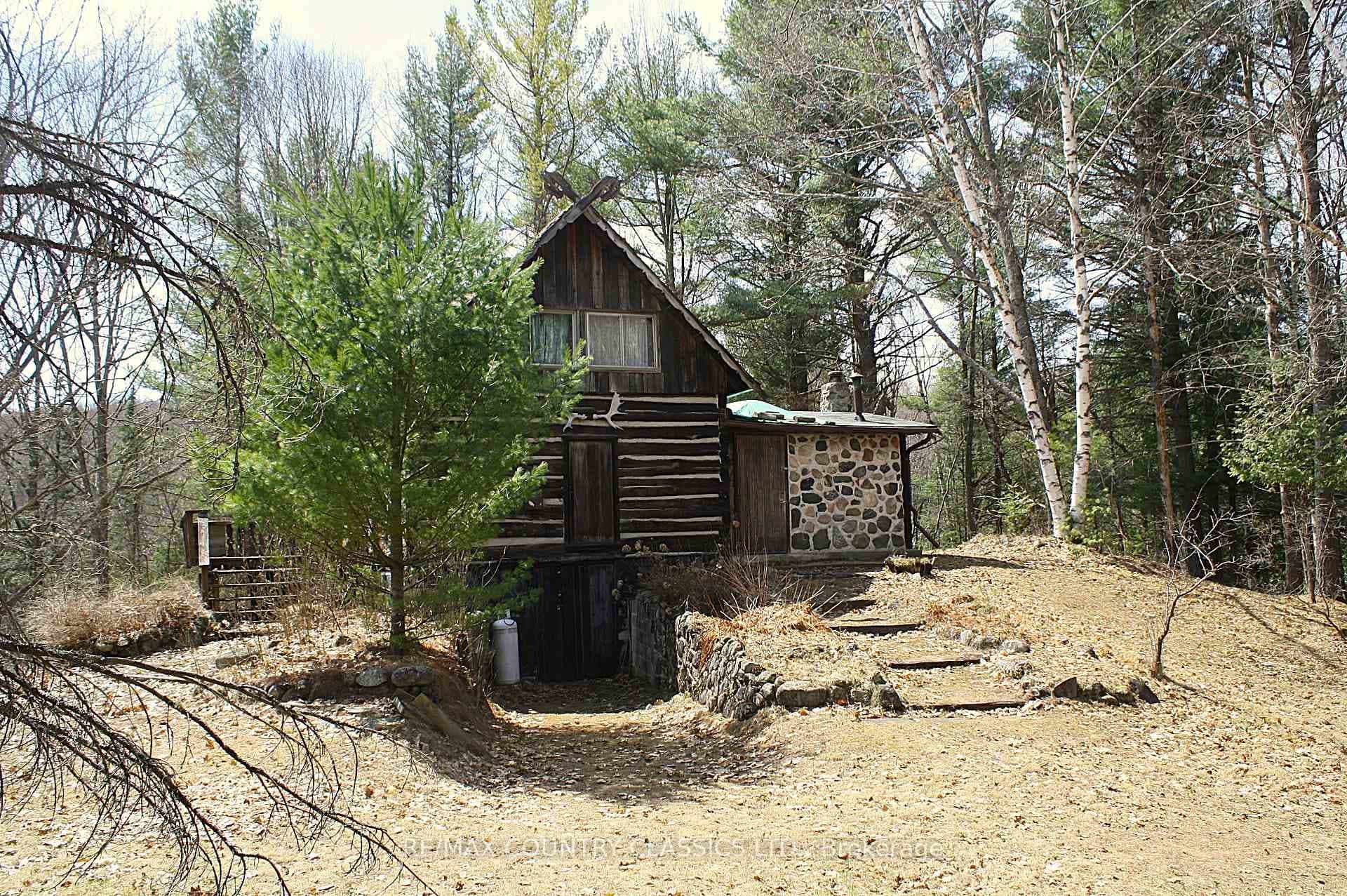 1060 Little Ireland Road photo 2