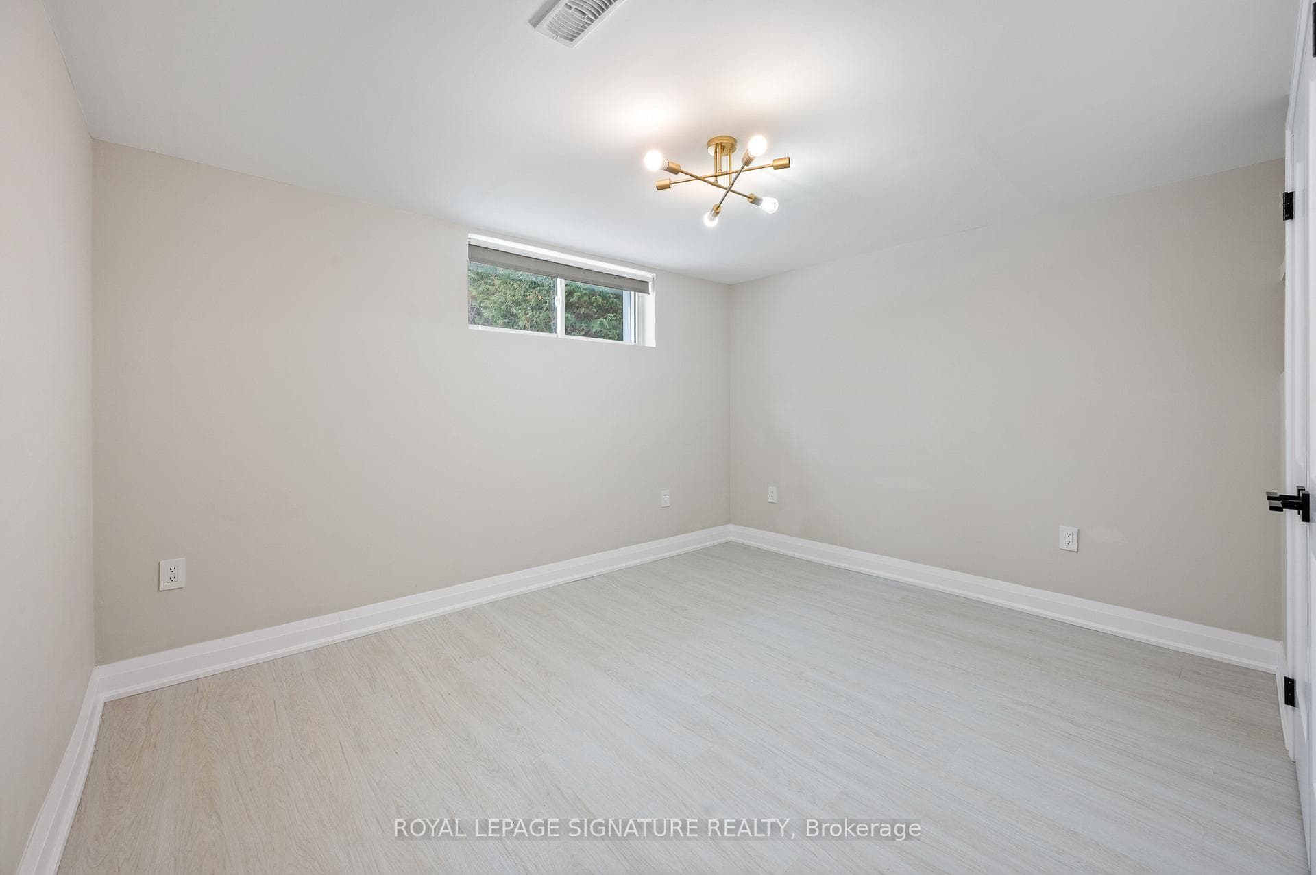 357 Rossland Road photo 46