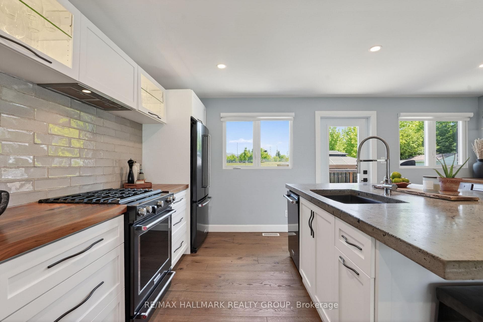 1583 MAXIME Street photo 10