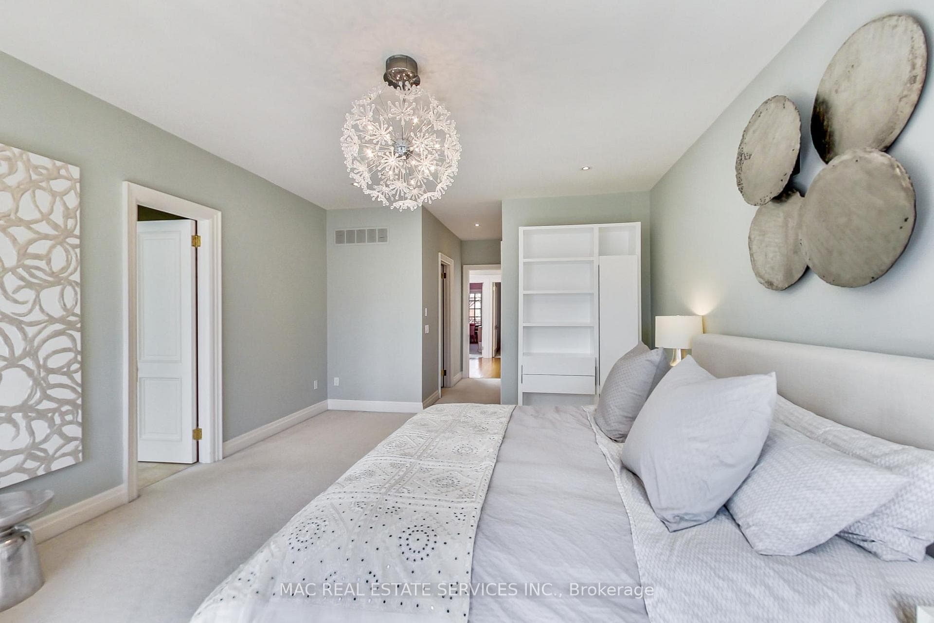 21 Farnham Avenue photo 19