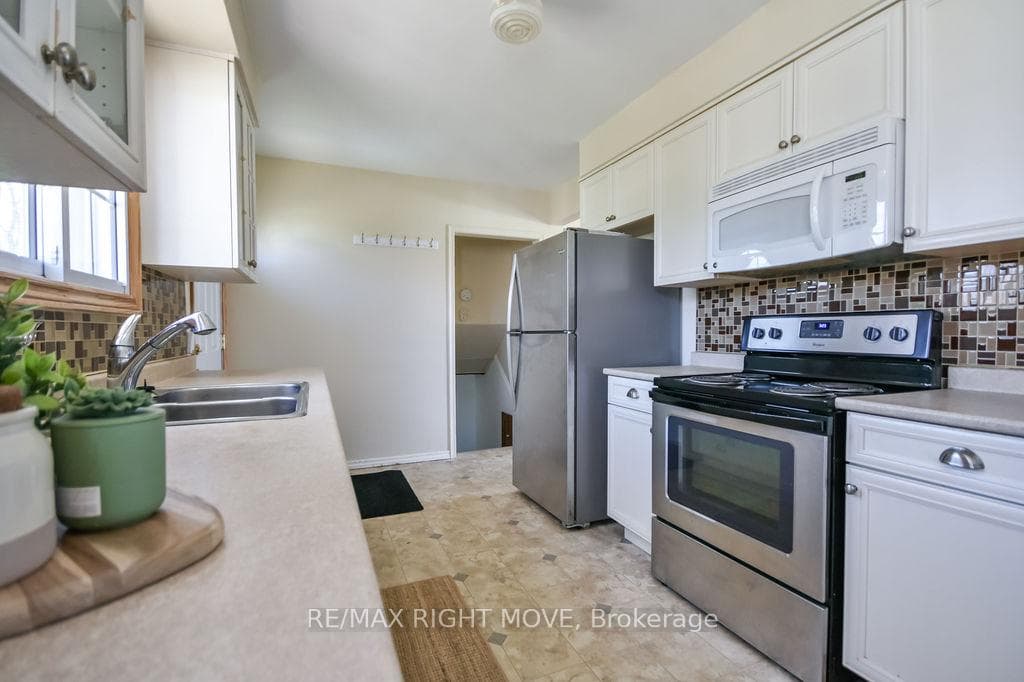 323 Collins Drive photo 13