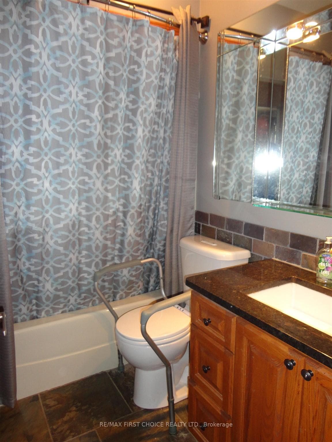 288 Fairbank Place photo 20