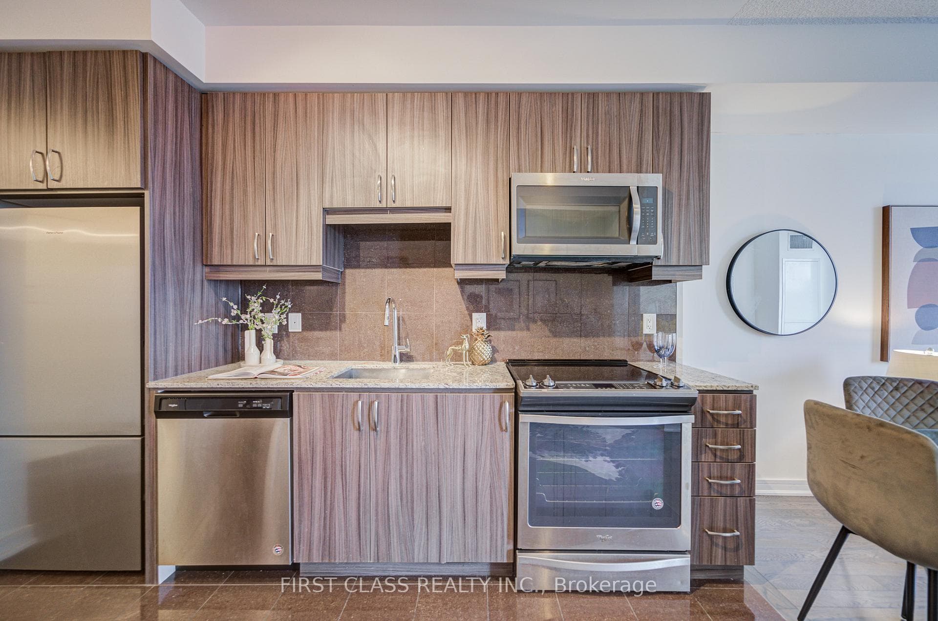 9201 Yonge St Street Unit 911 photo 10