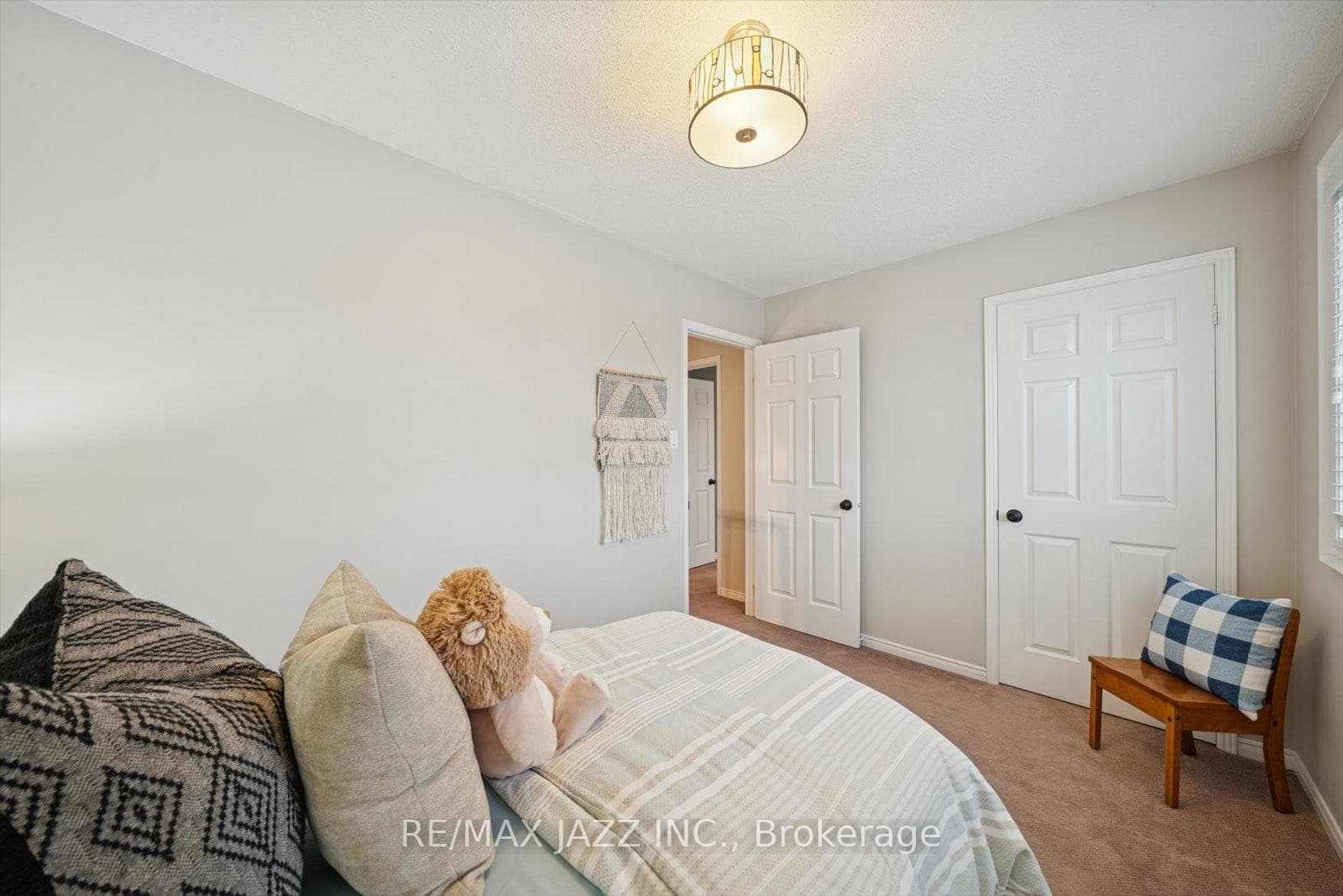 17 Kingswood Drive photo 32