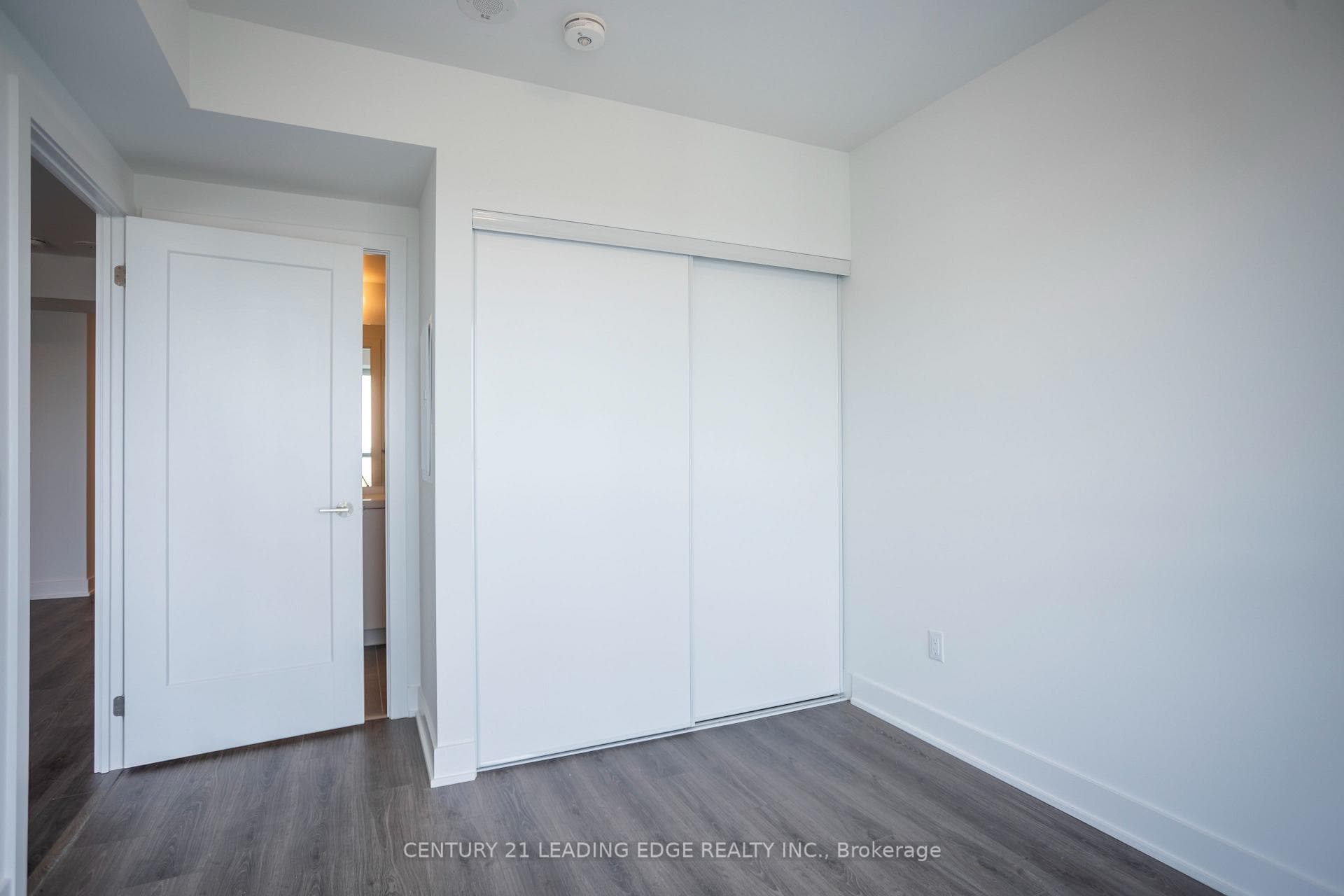2545 Simcoe Street Unit 2610 photo 21