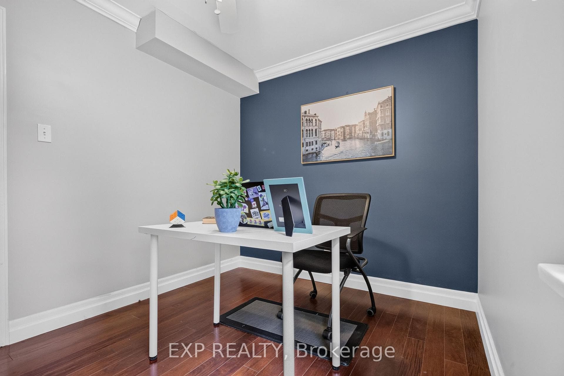 531 Philip Crescent photo 24