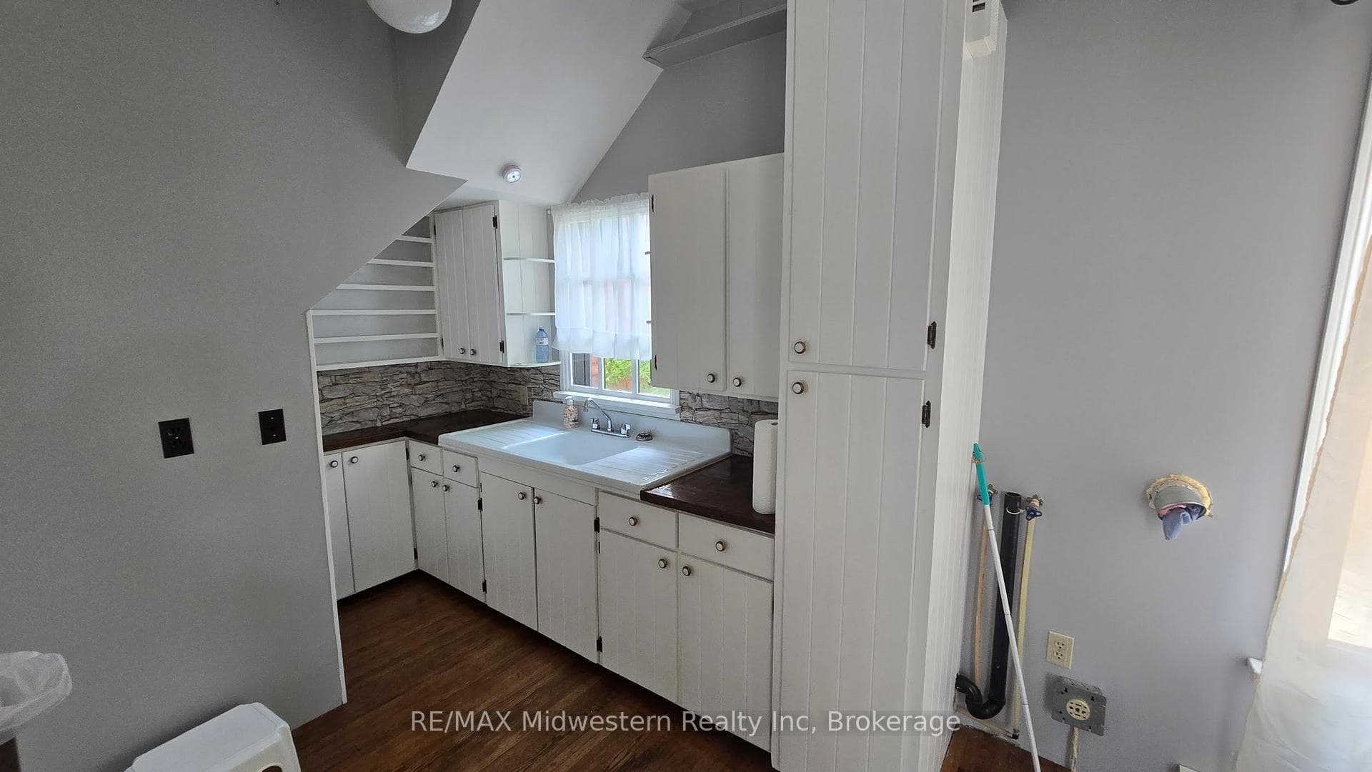 545 Inkerman Street Unit 2 photo 6