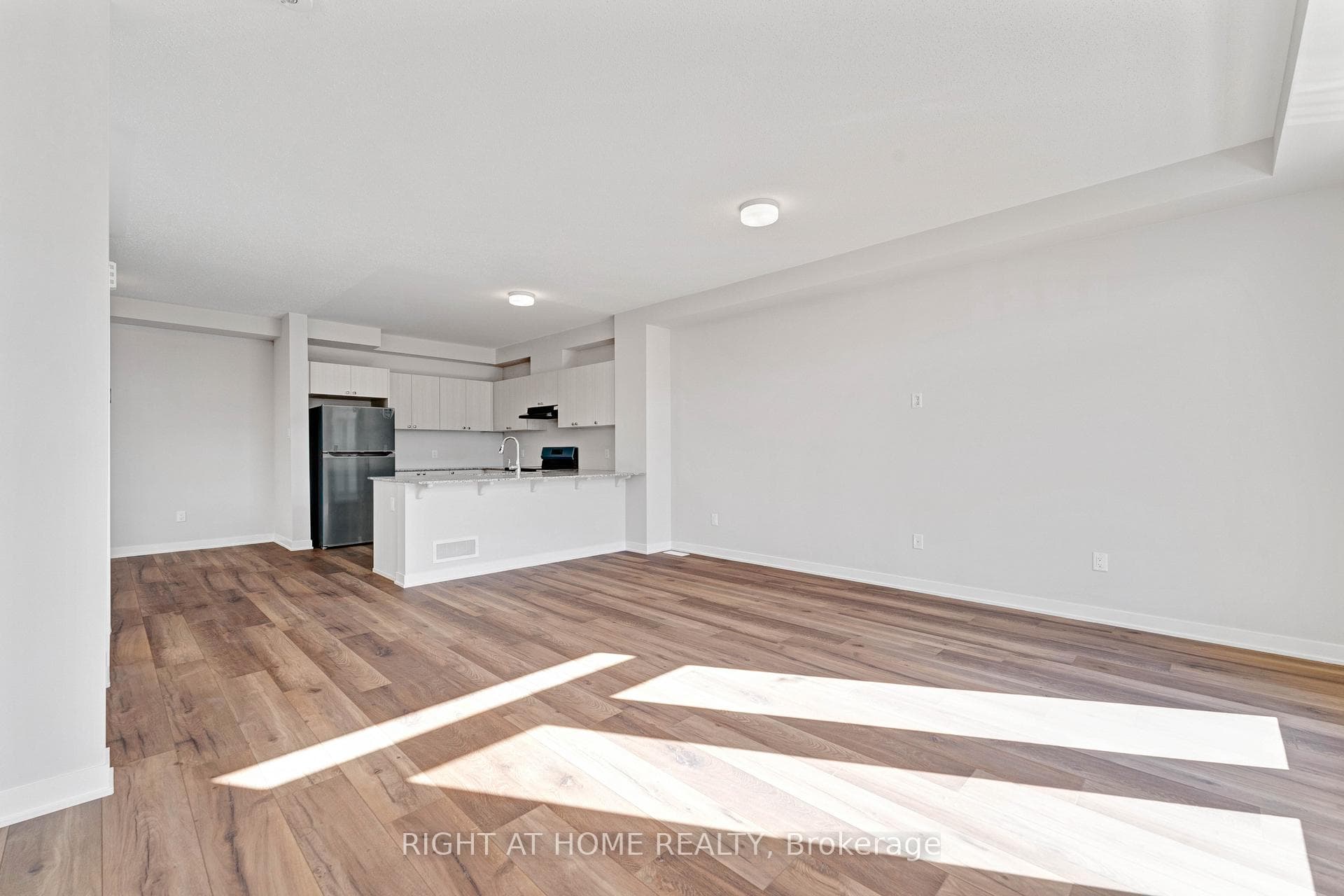 705 QUILTER Row photo 20