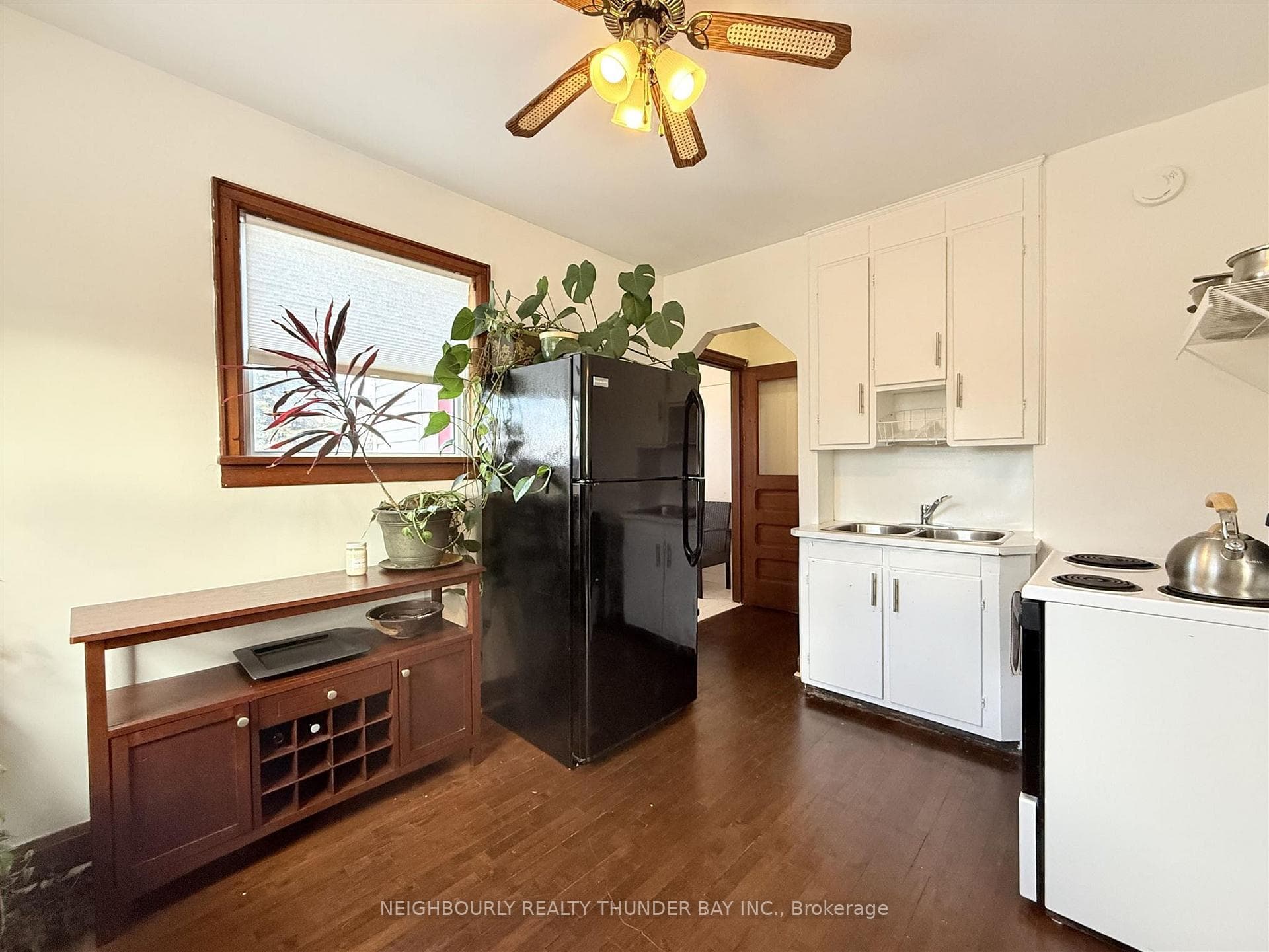 543 Leslie Avenue photo 10