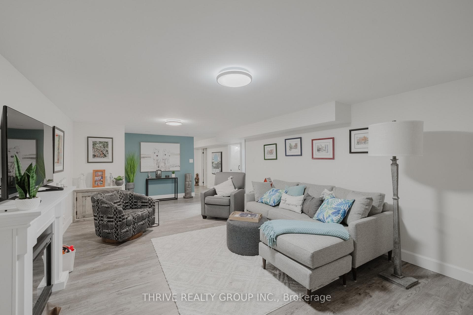 112 Downing Crescent photo 21