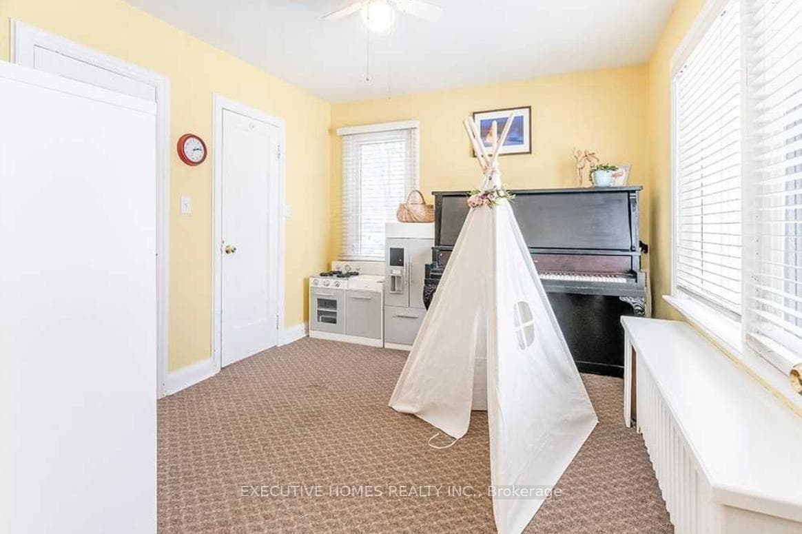 136 John Street photo 8
