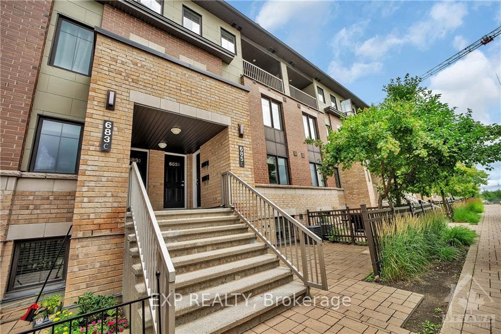 685 SUE HOLLOWAY Drive Unit C photo 2