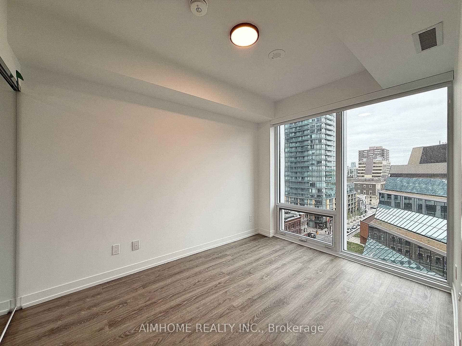 771 Yonge Street Unit 1005 photo 13