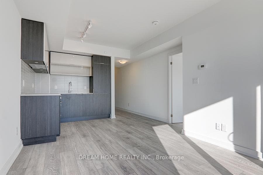 159 Wellesley Street Unit 3304 photo 16