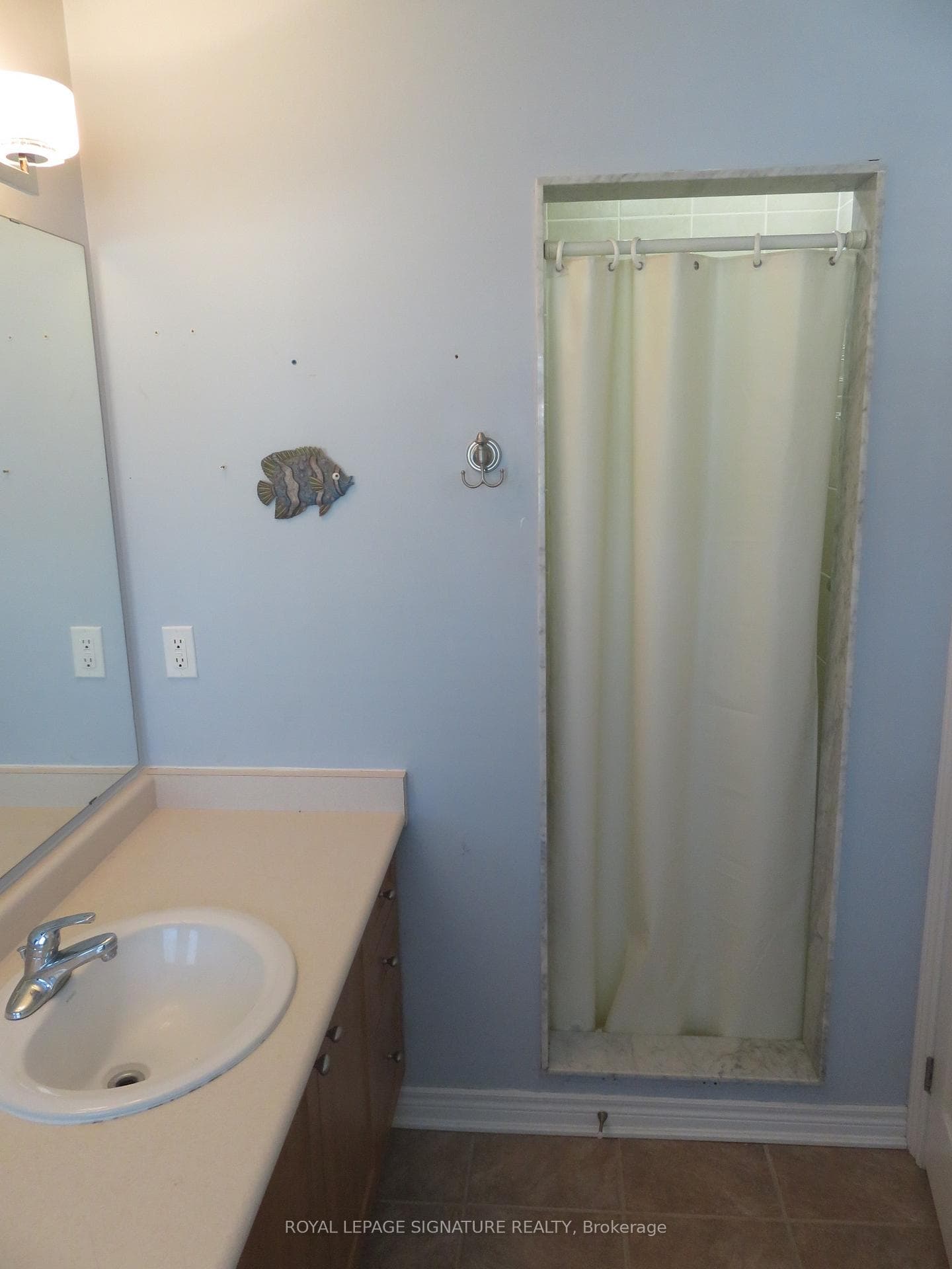 8 Golden Iris Crescent photo 10