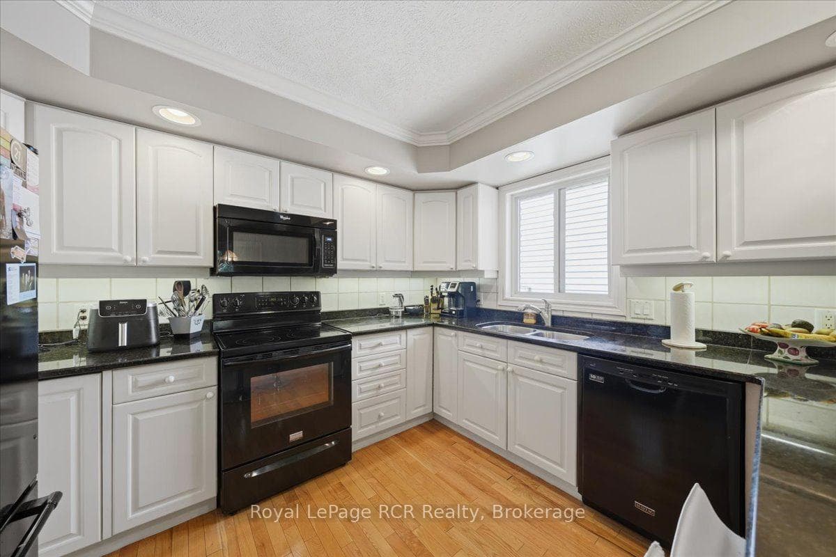 255 2nd Avenue photo 17