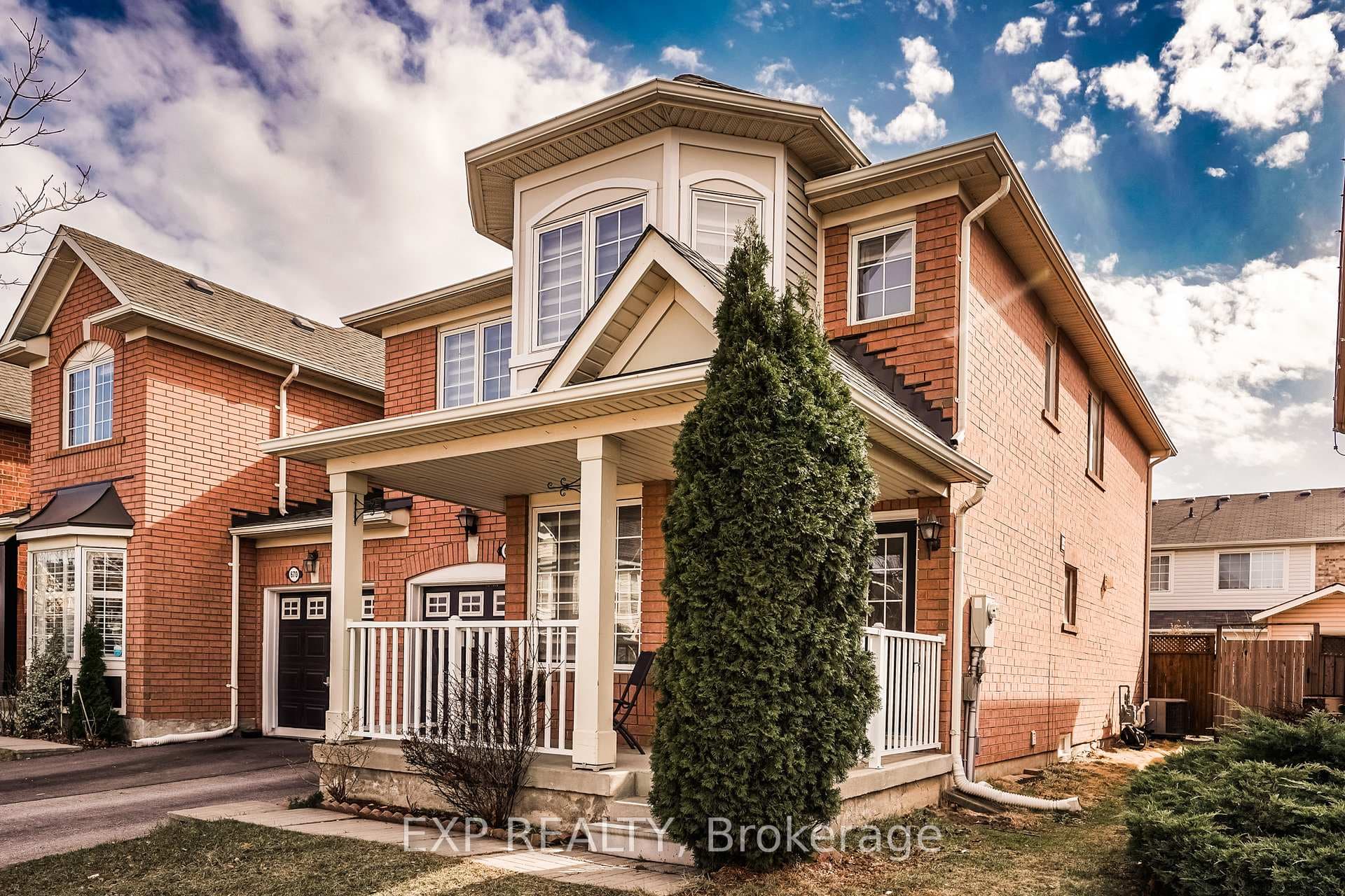 668 Hamilton Crescent photo 2