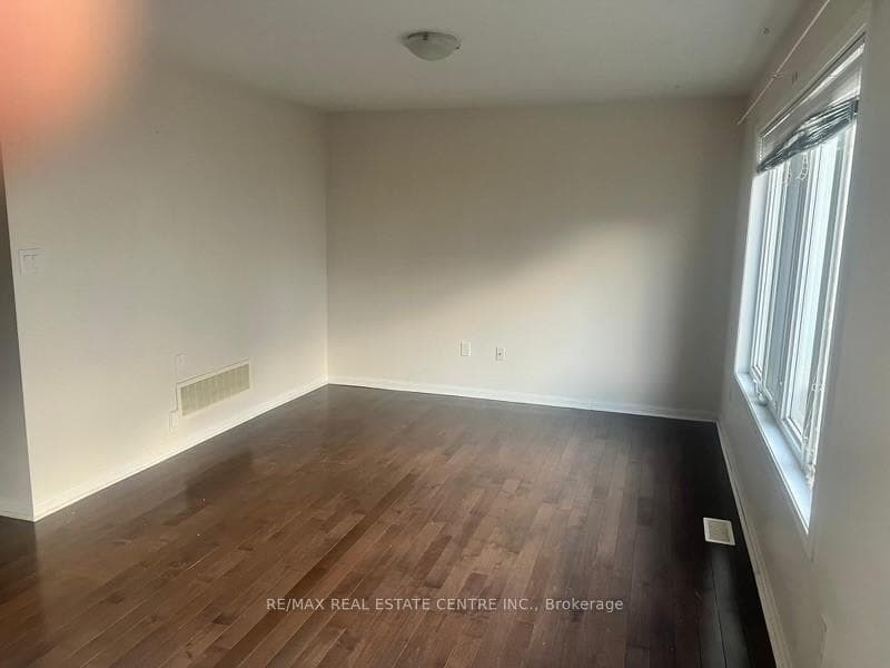 242 Gleave Terrace photo 3