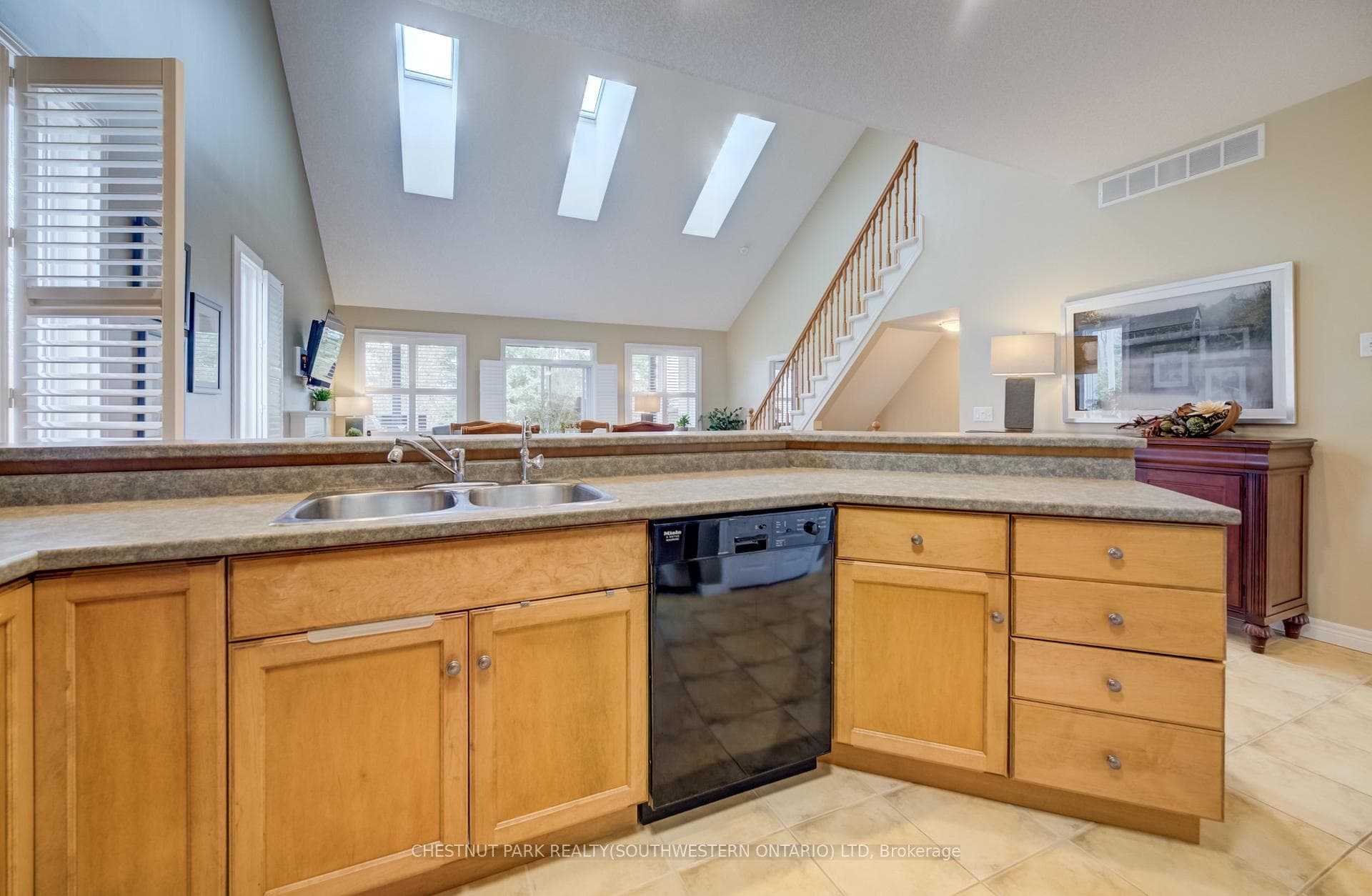 560 Springwater Drive photo 9
