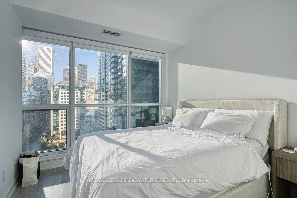 327 king Street Unit 1408 photo 15