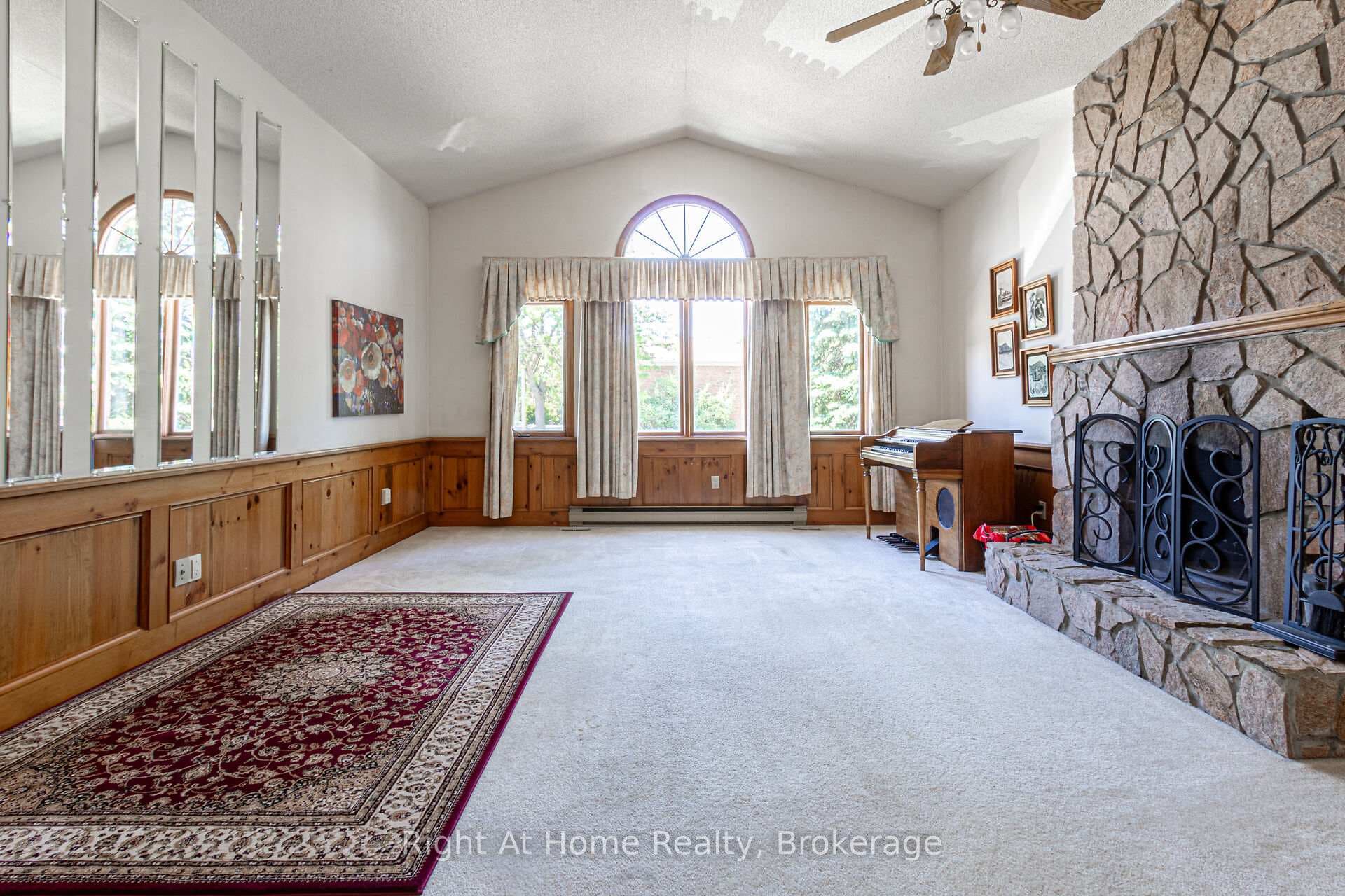 2019 Brays Lane photo 16