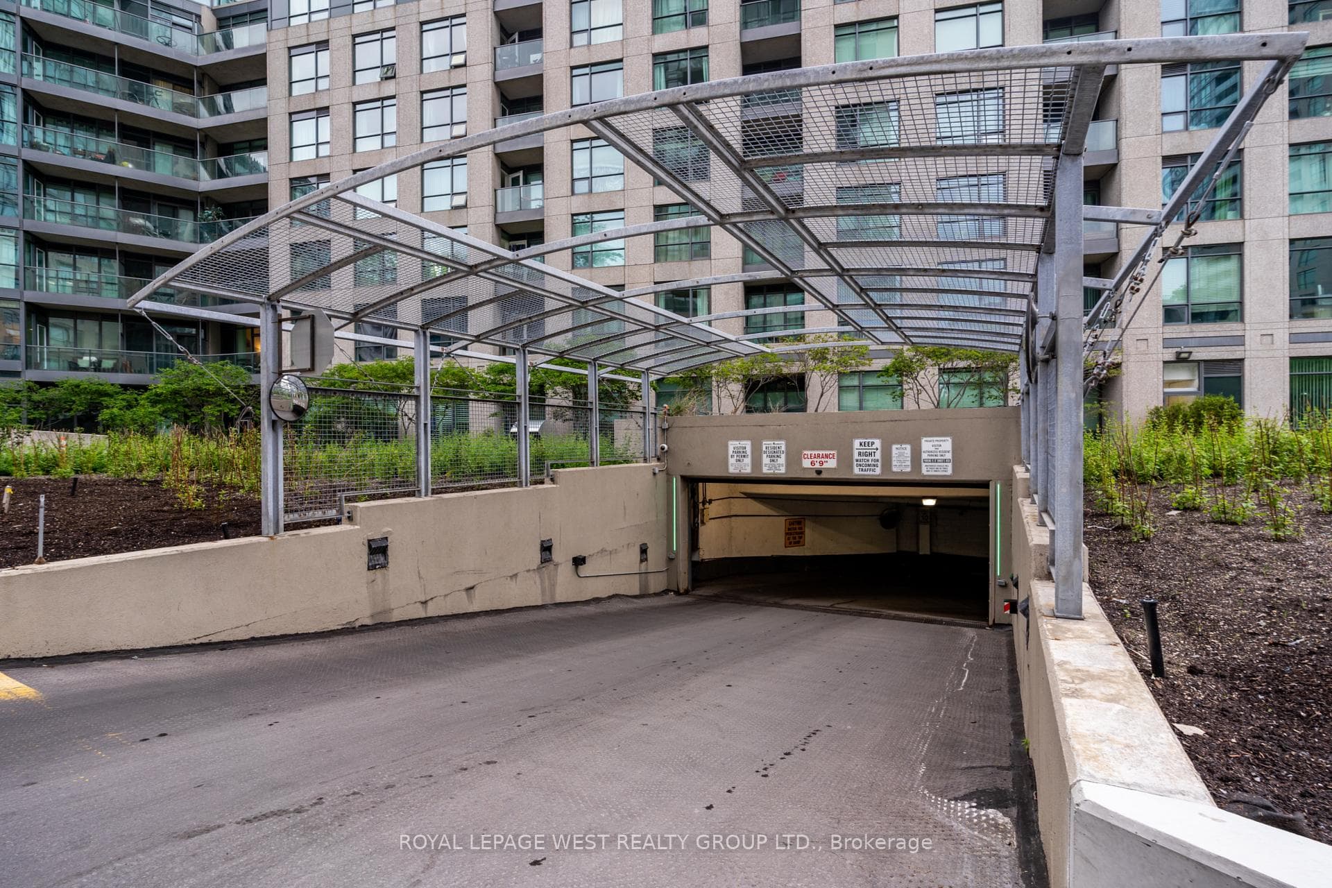 219 Fort York Boulevard Unit 703 photo 3