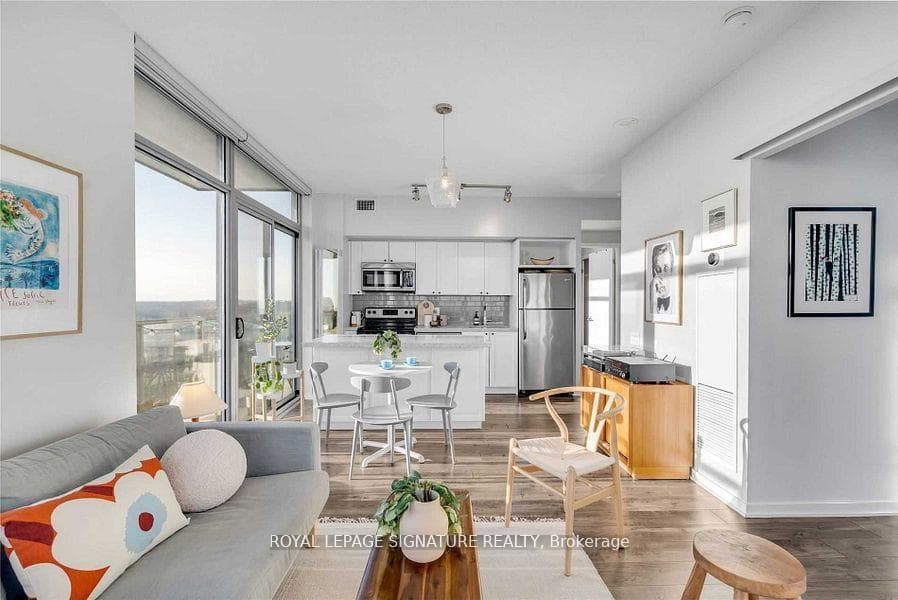 105 The Queensway N/A Unit 1503 photo 6