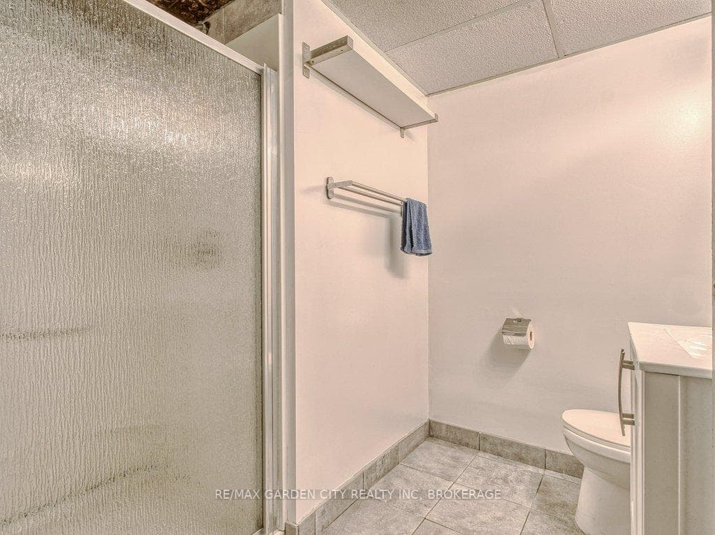 33 Dundas Crescent photo 35