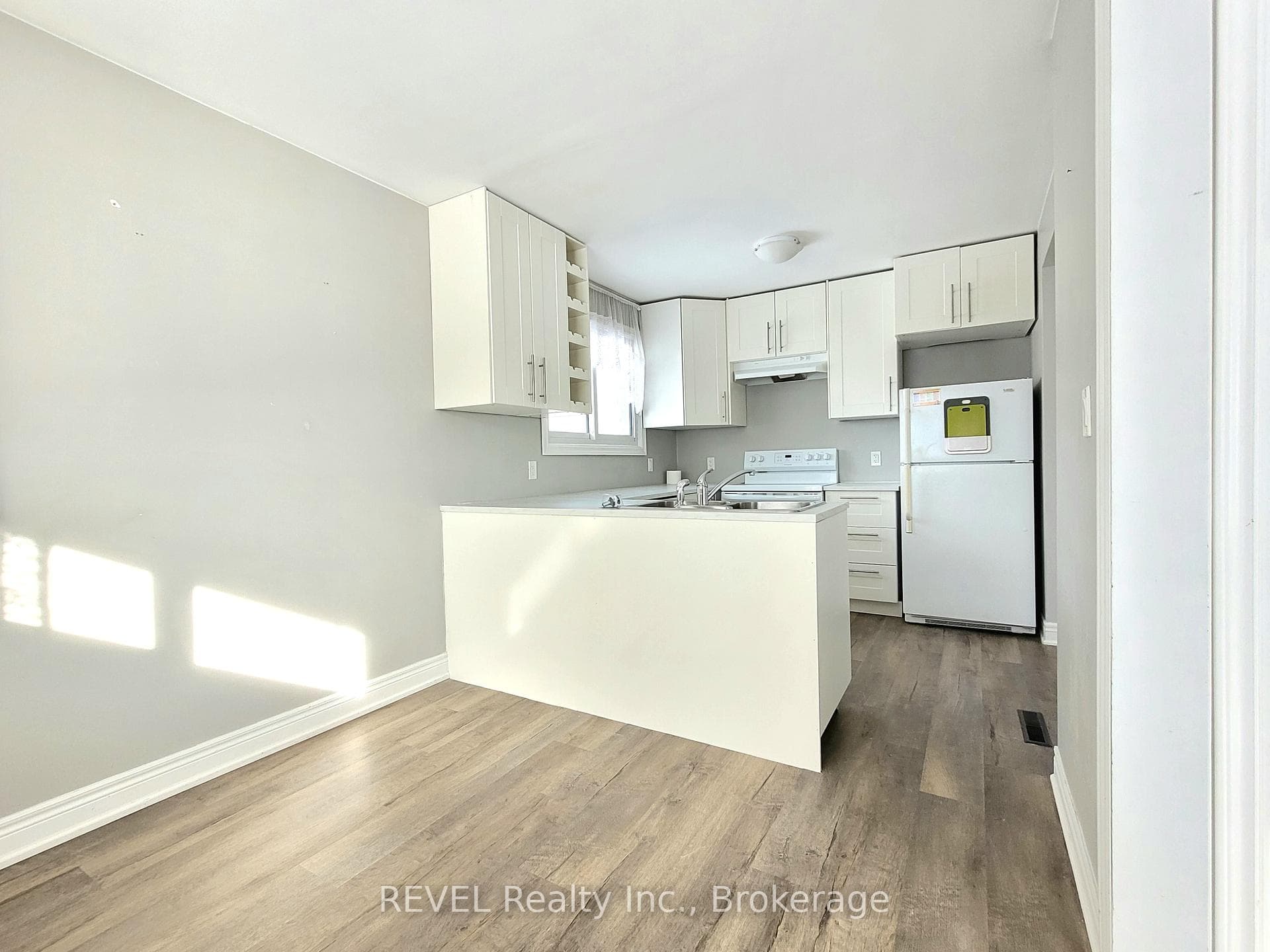 558 Bunting Road Unit Upper Level photo 9