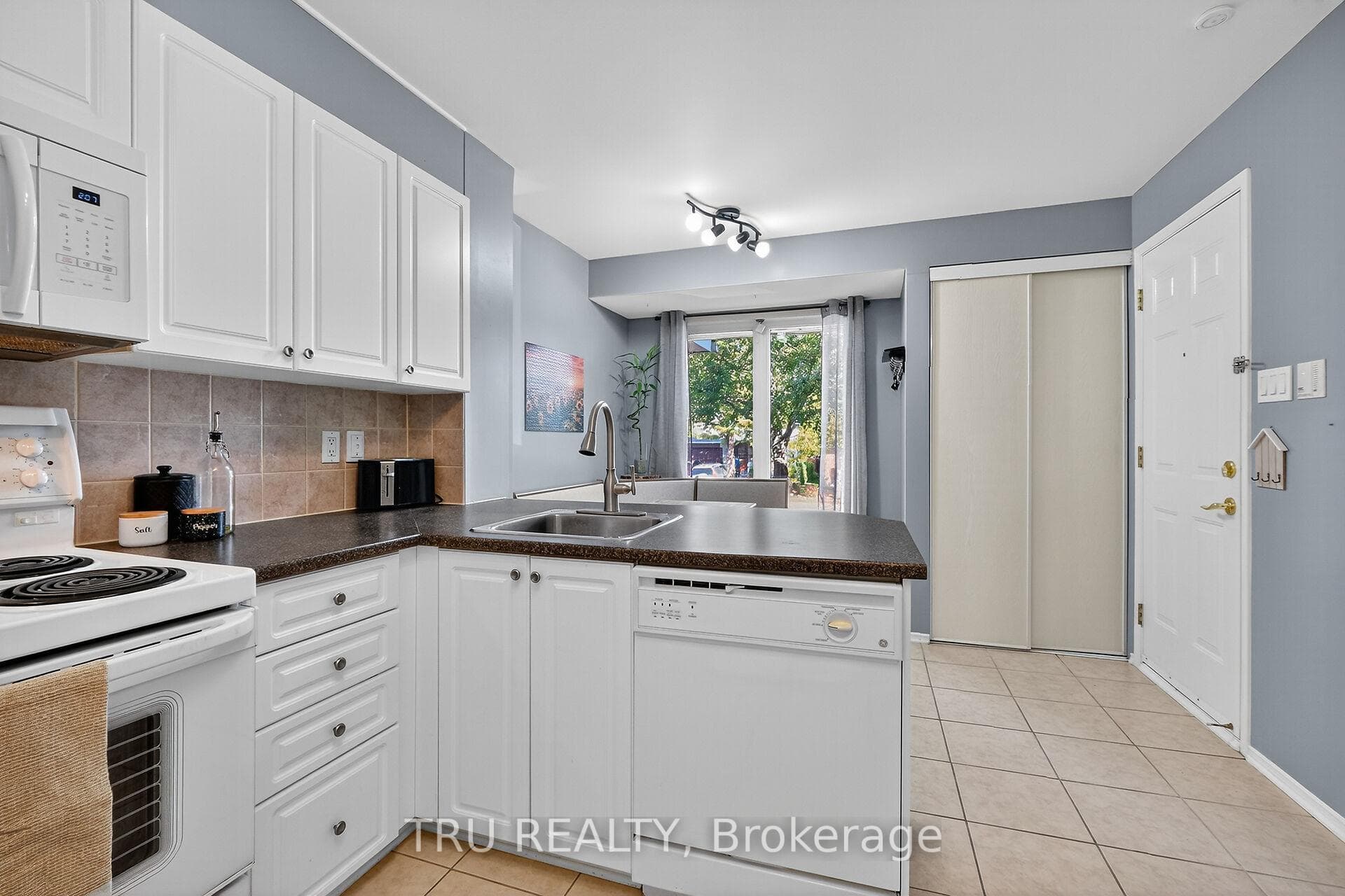 320 CRESTHAVEN Drive photo 12