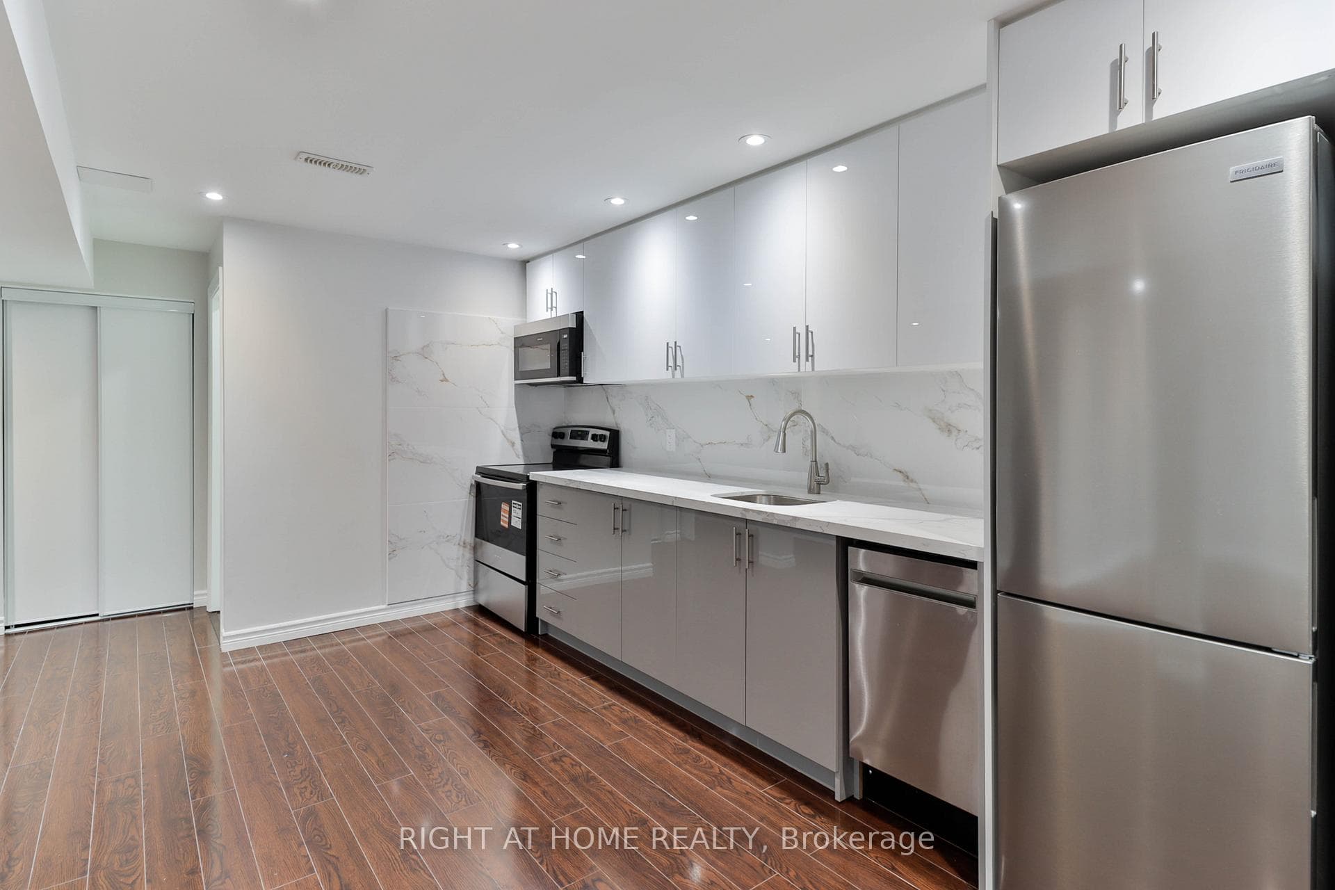 186 Cosgrove Drive Unit Bsmt photo 11