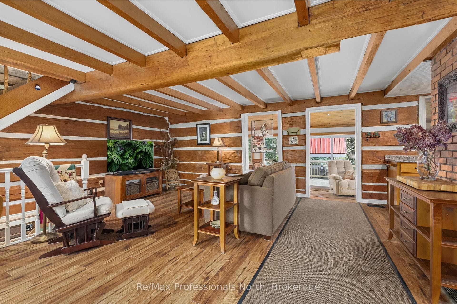 3569 Chetwynd Road photo 8