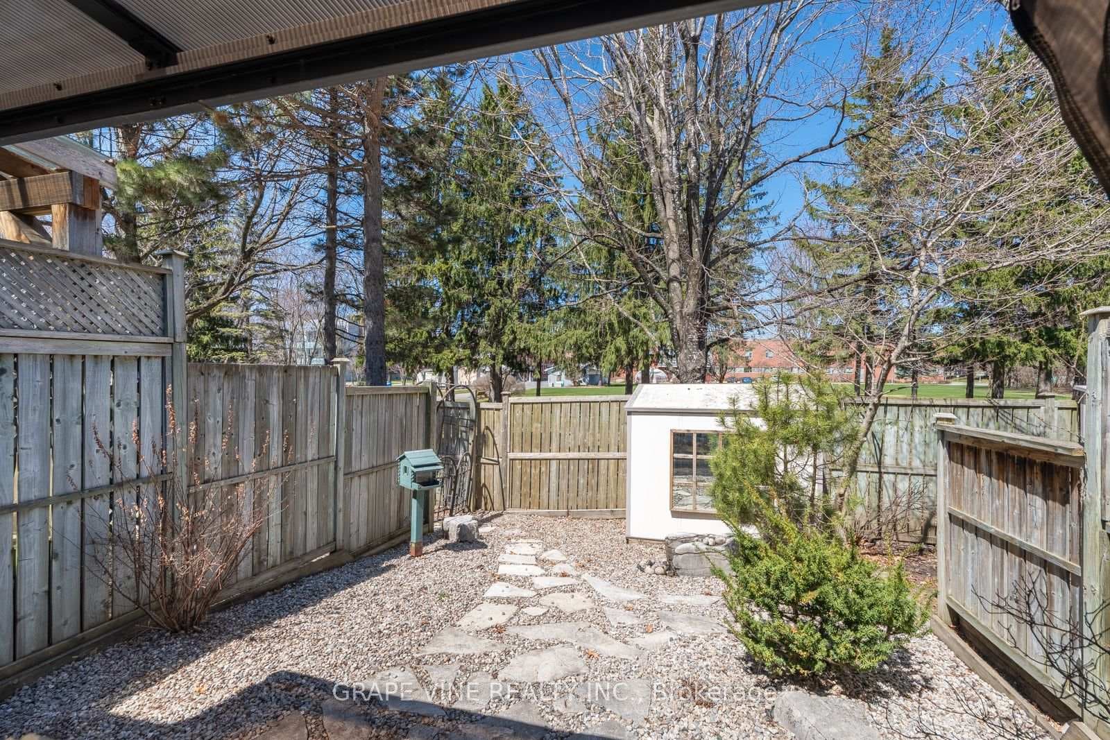 142 College Circle photo 36