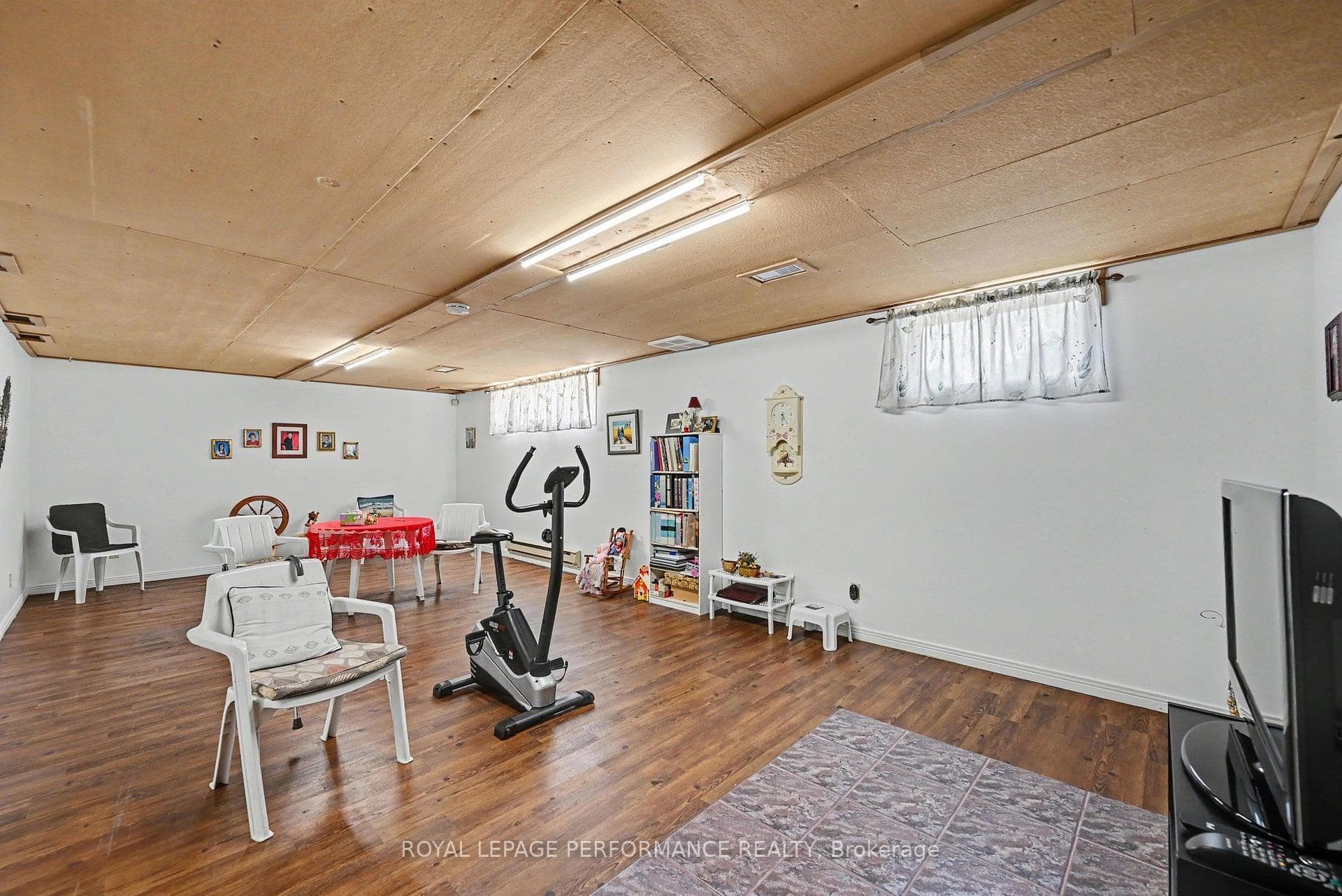 1401 Holy Cross Boulevard photo 27