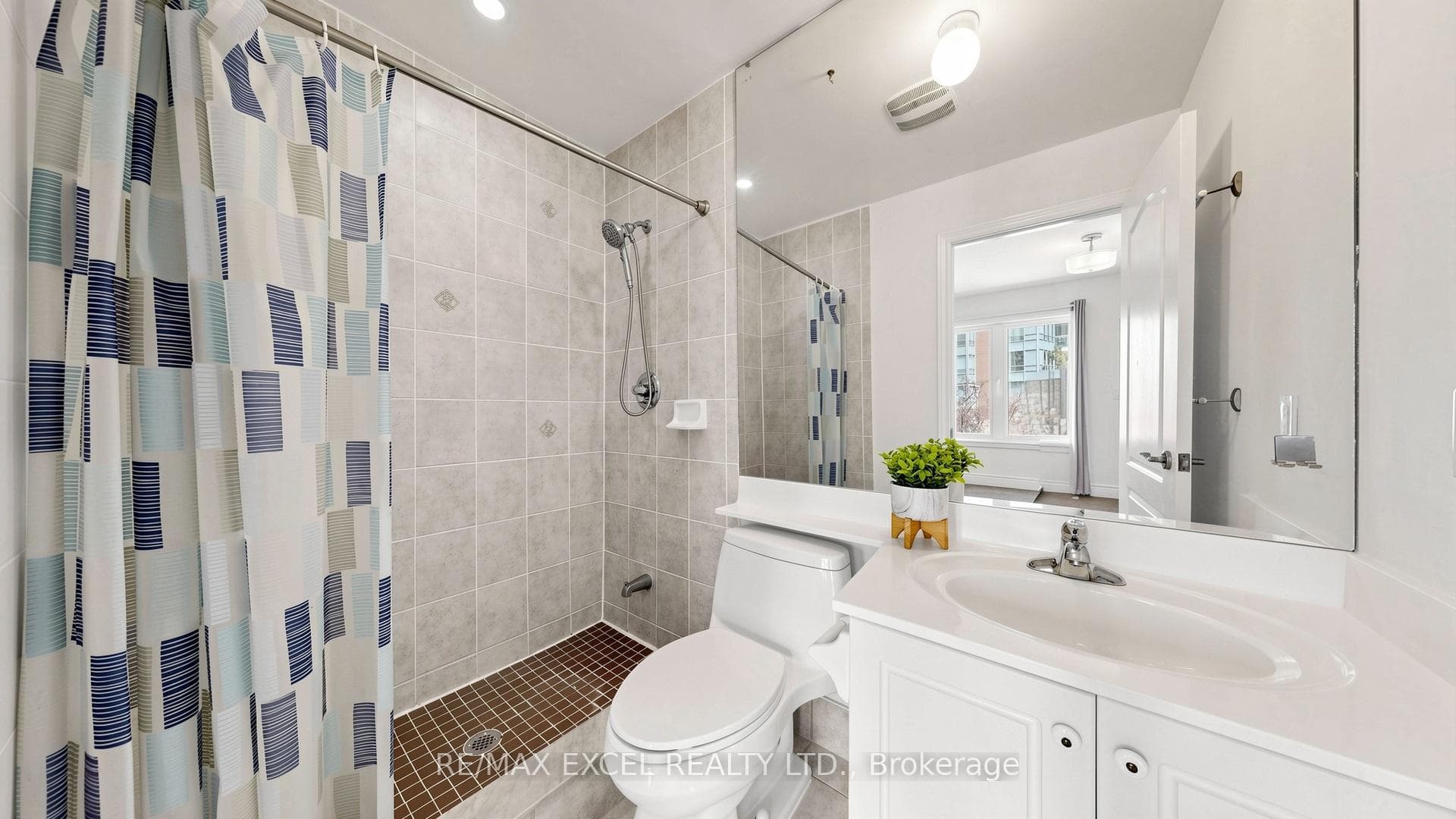 72 Suncrest Boulevard photo 27
