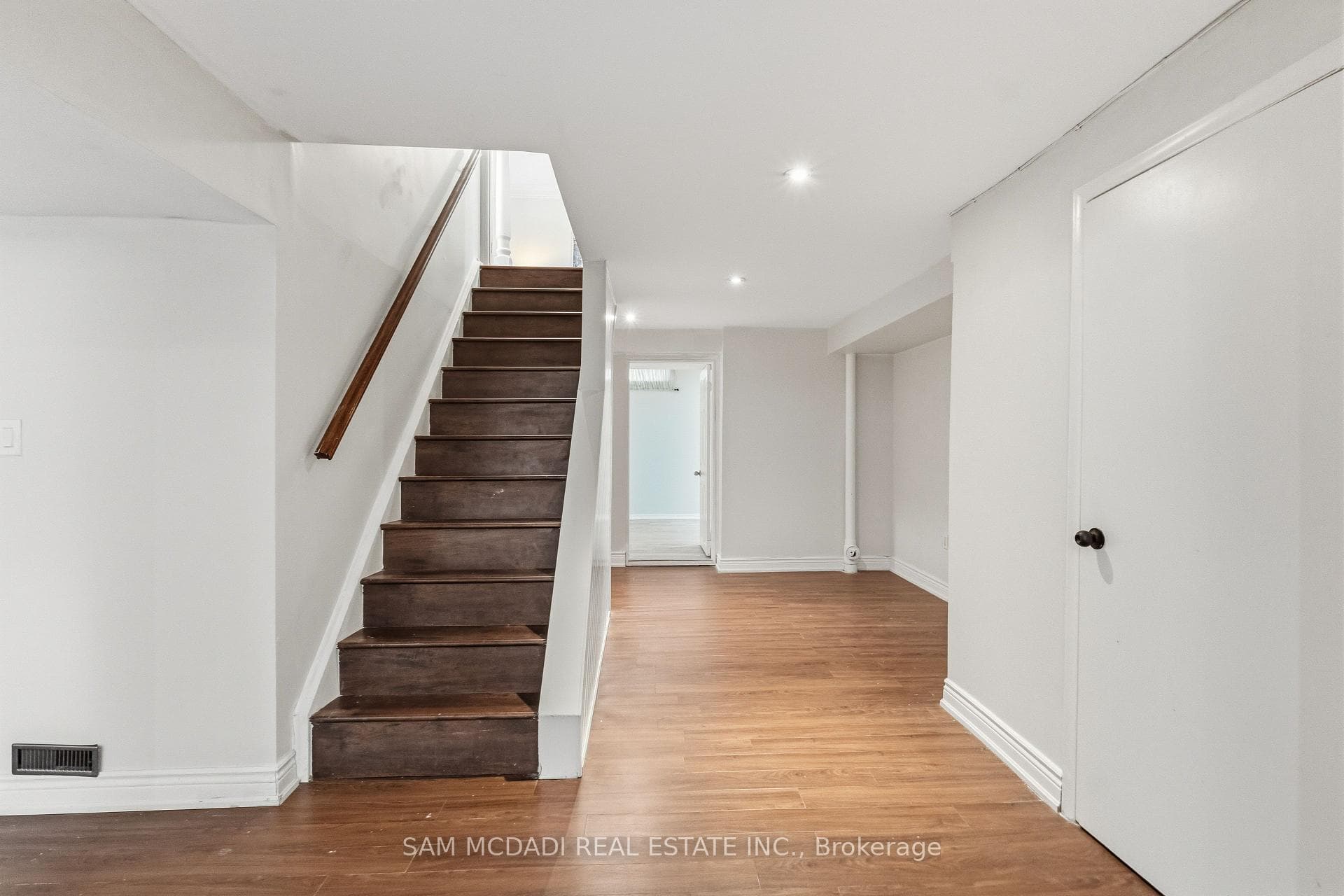 6643 Mockingbird Lane photo 32