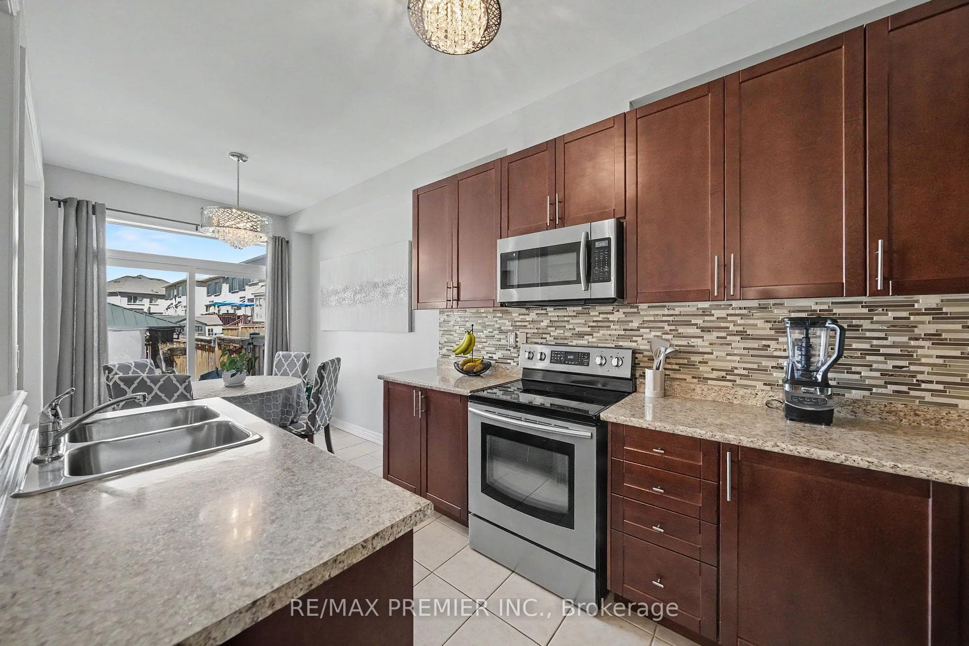 82 Chesterwood Crescent photo 18