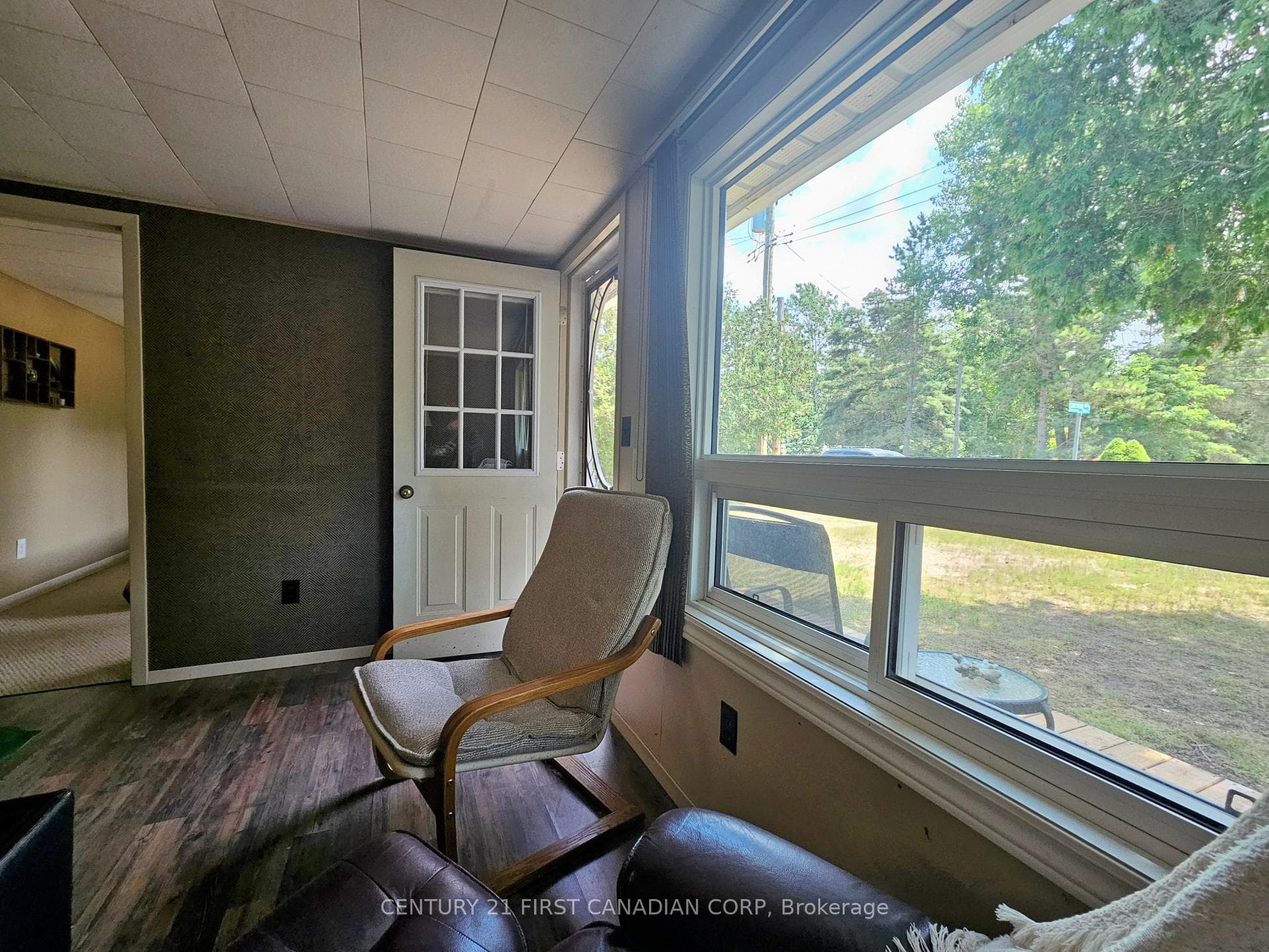 6346 London Road photo 8