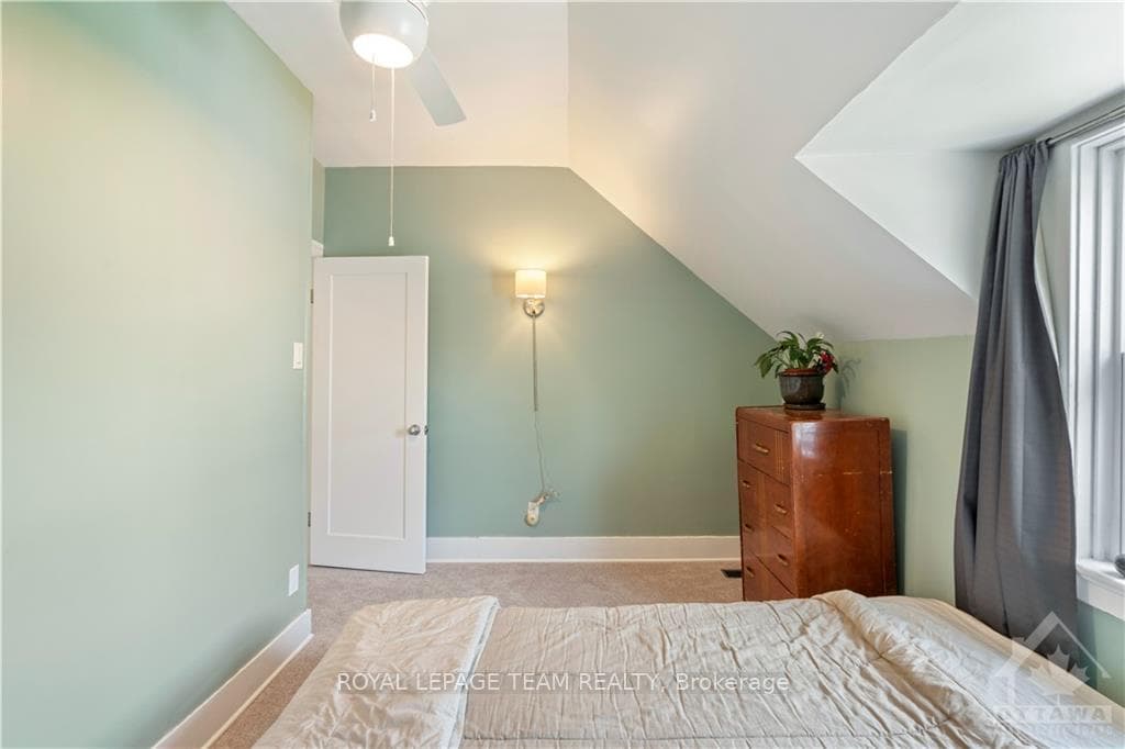 488 CLARENCE Street photo 19