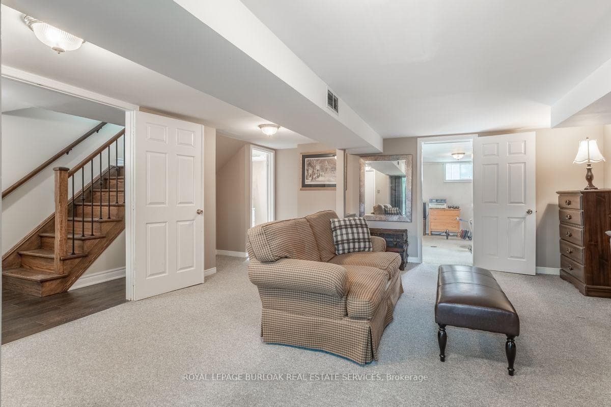 2326 Redfern Road photo 19