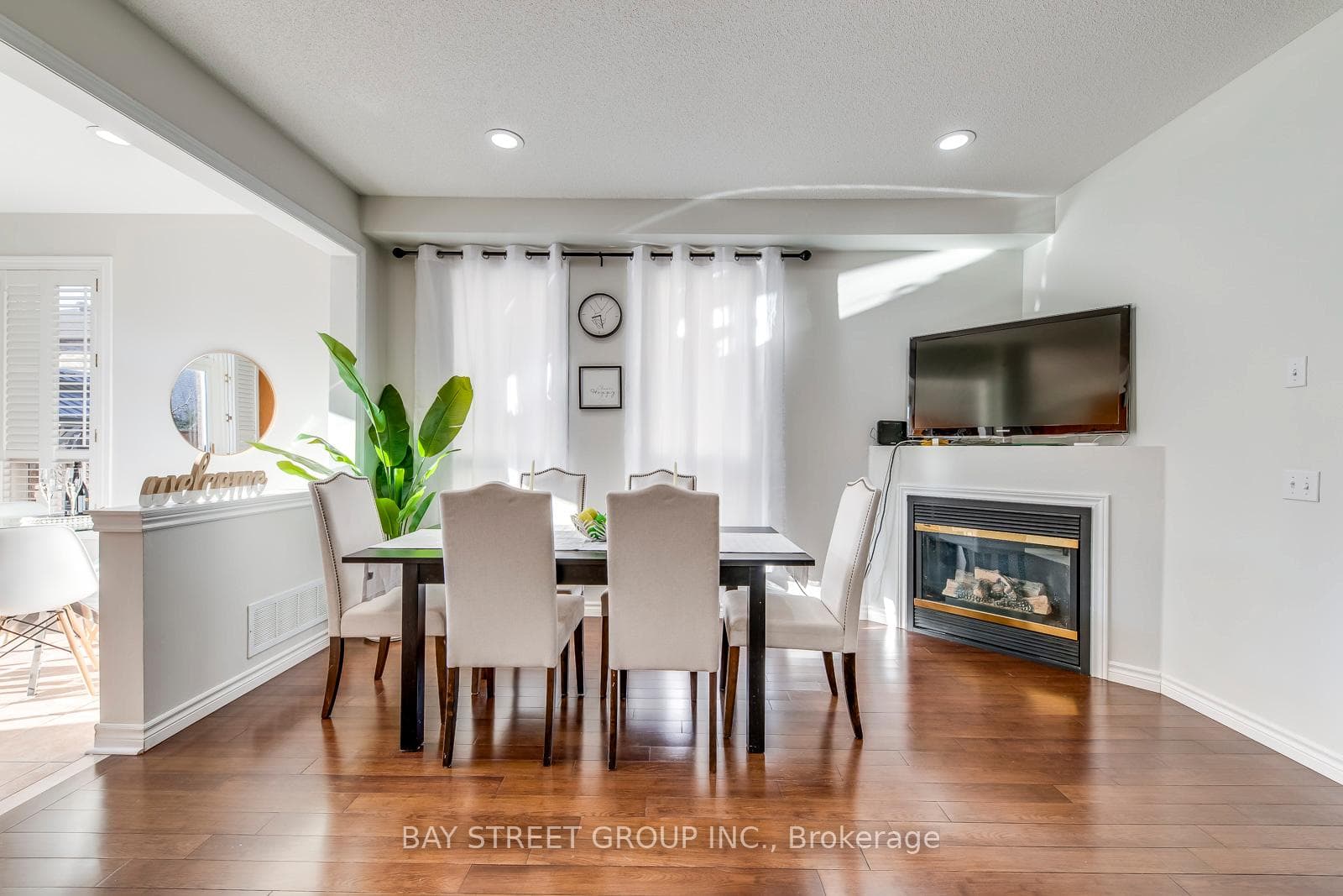 929 Ledbury Crescent photo 7