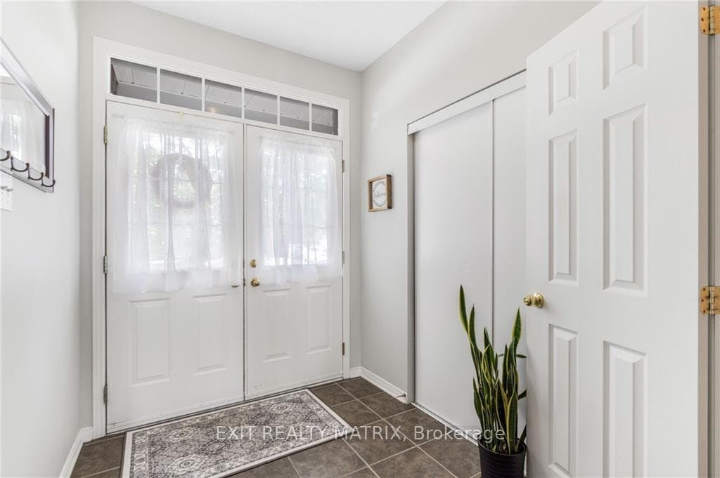 1119 BRASSEUR Crescent photo 5