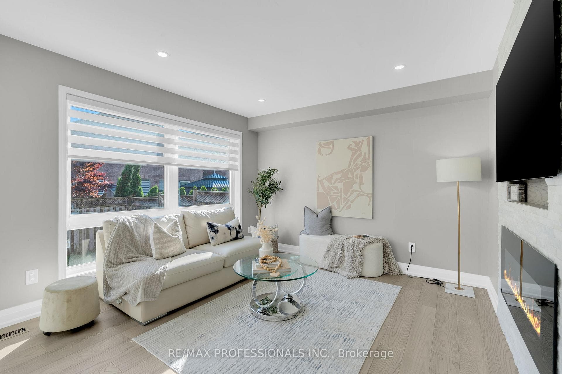 2208 Kenneth Crescent photo 13