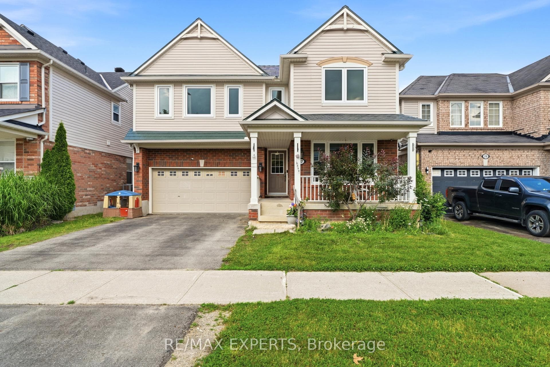 27 Kidd Crescent photo 1