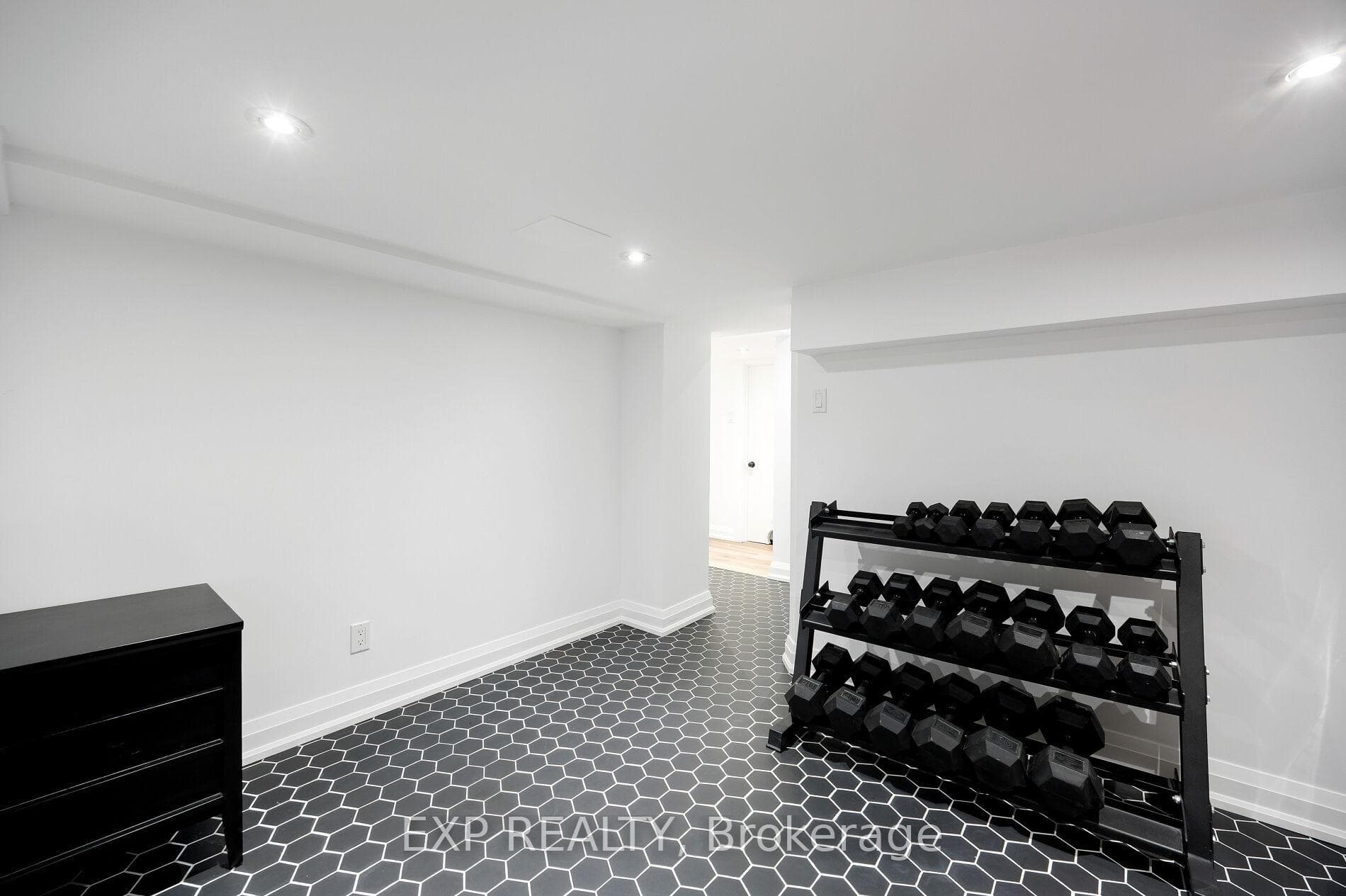 870 Royal York Road photo 47